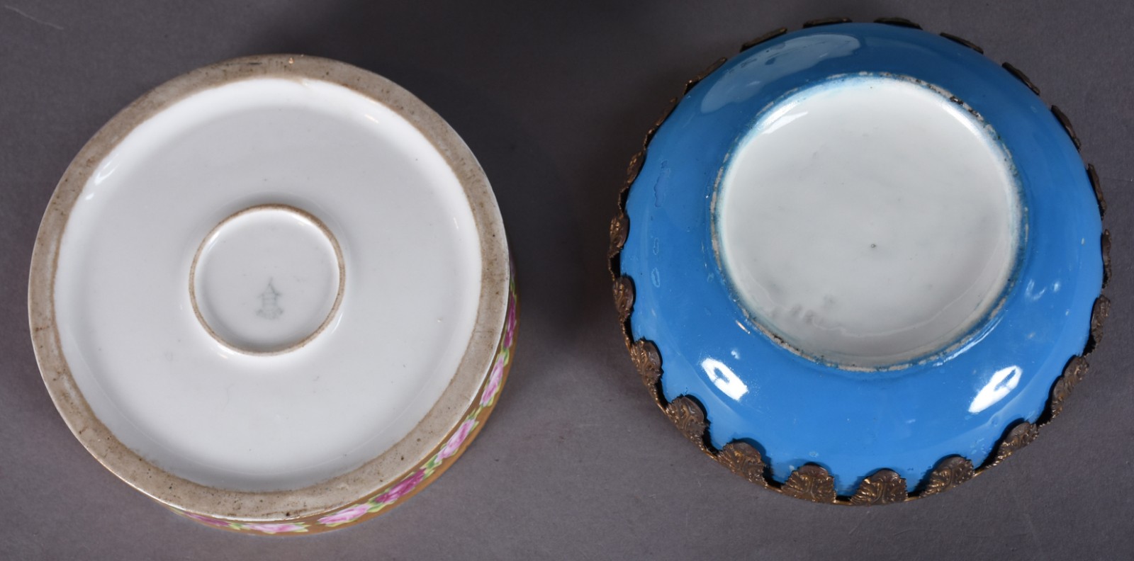 Sete peças diversas de porcelana, sendo cinco pratos (quatro... - foto 11 de 11