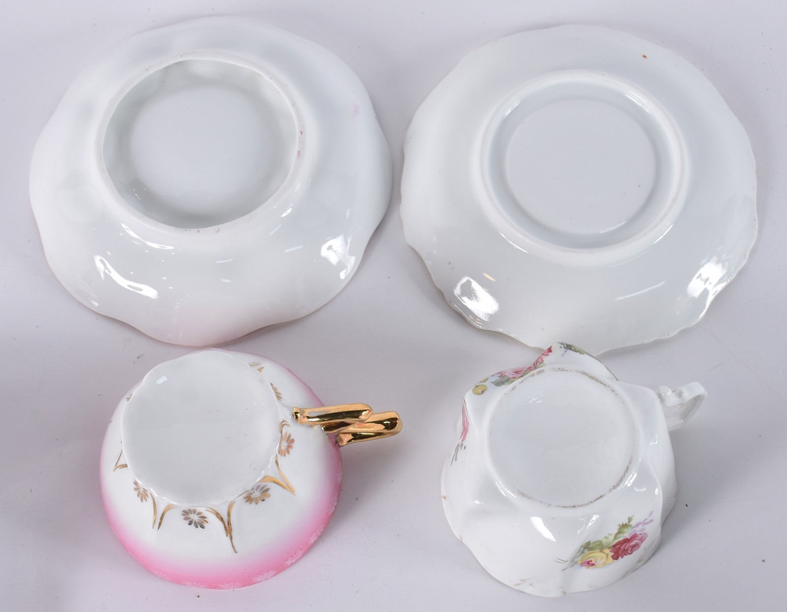 Onze xícaras de chá de porcelana européia, sendo sete em tons de rosa... - foto 4 de 4