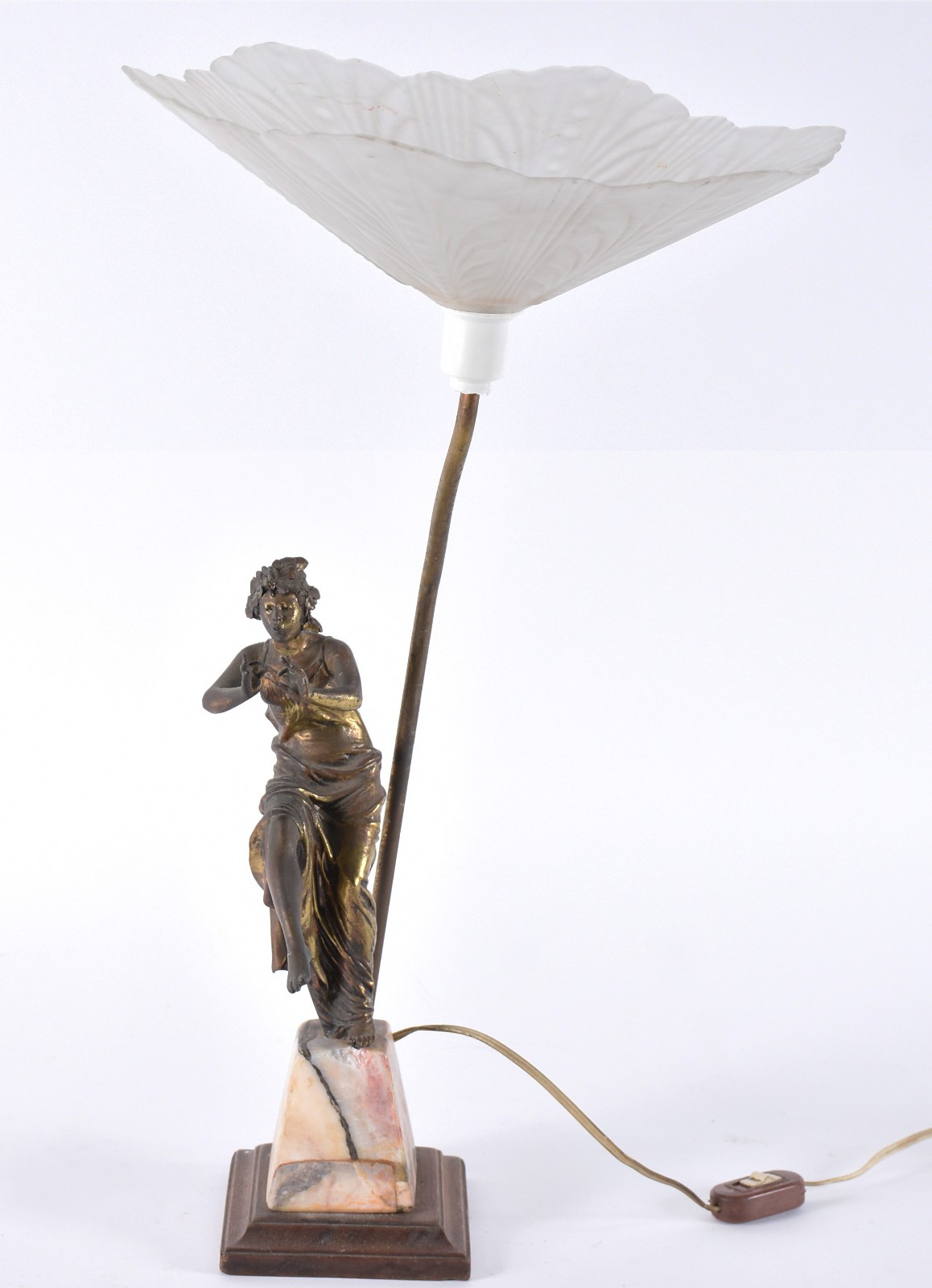 Luminária de metal dourado com cúpula de vidro. - foto 1 de 4