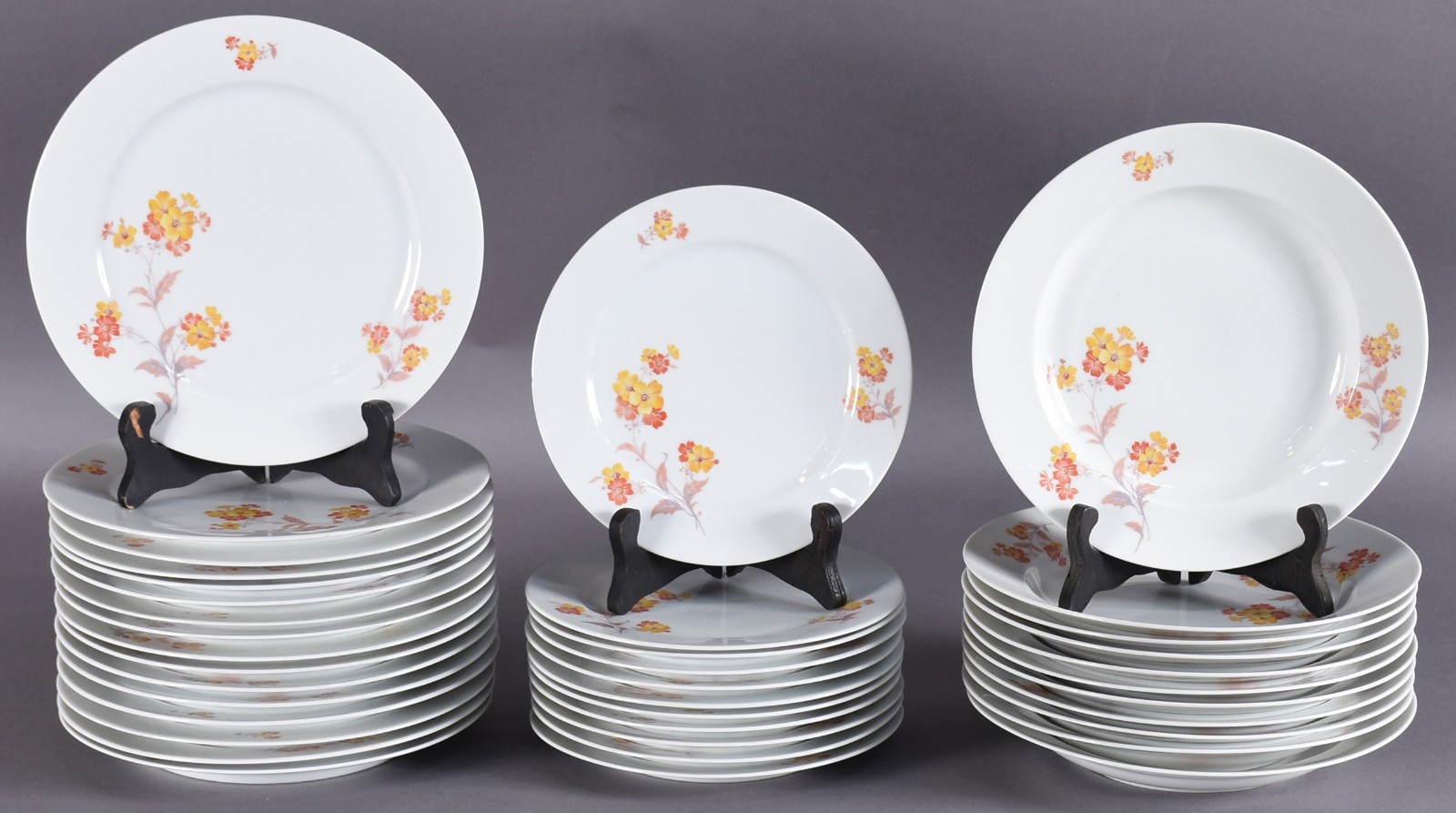 Aparelho de jantar de porcelana Thomas Bavaria composto de: 11 pratos... - foto 2 de 7
