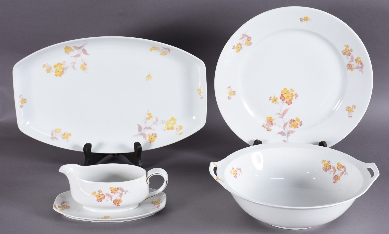 Aparelho de jantar de porcelana Thomas Bavaria composto de: 11 pratos... - foto 3 de 7