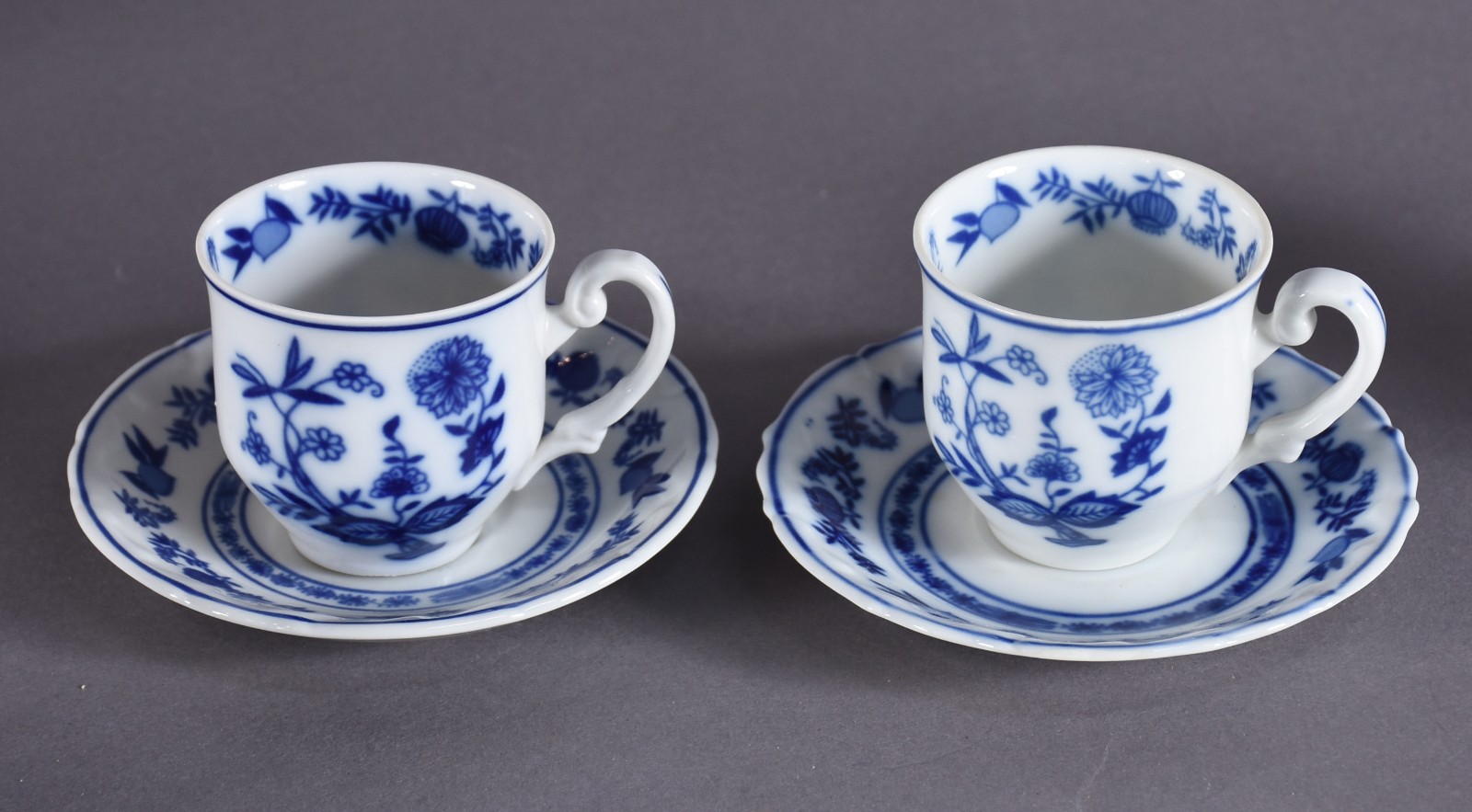 Conjunto com 17 xícaras de café com pires de porcelana Steatita. - foto 3 de 5
