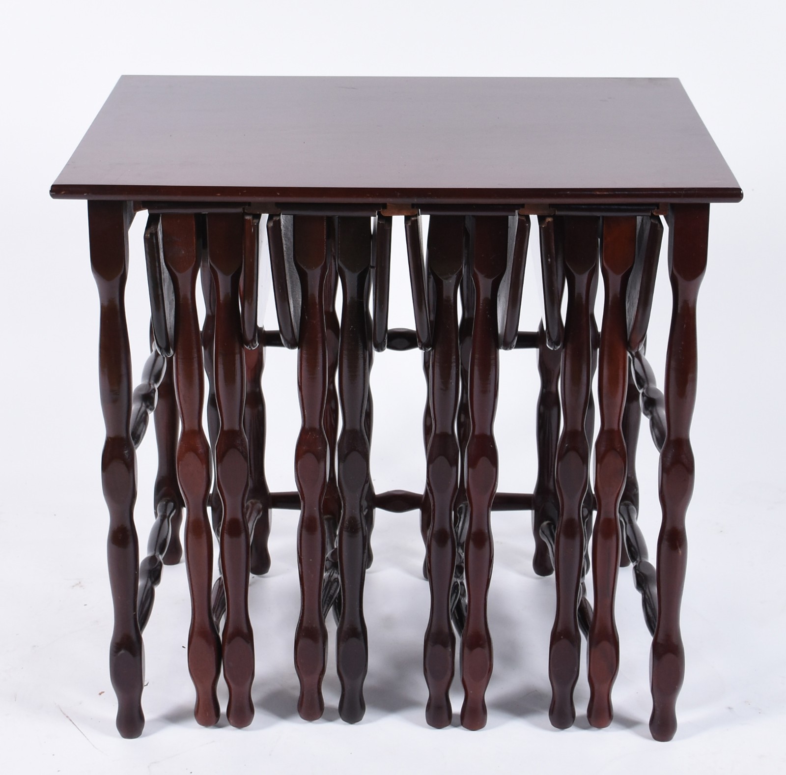 Mesa ninho de madeira nobre com 4 peças de encaixar. - foto 1 de 7