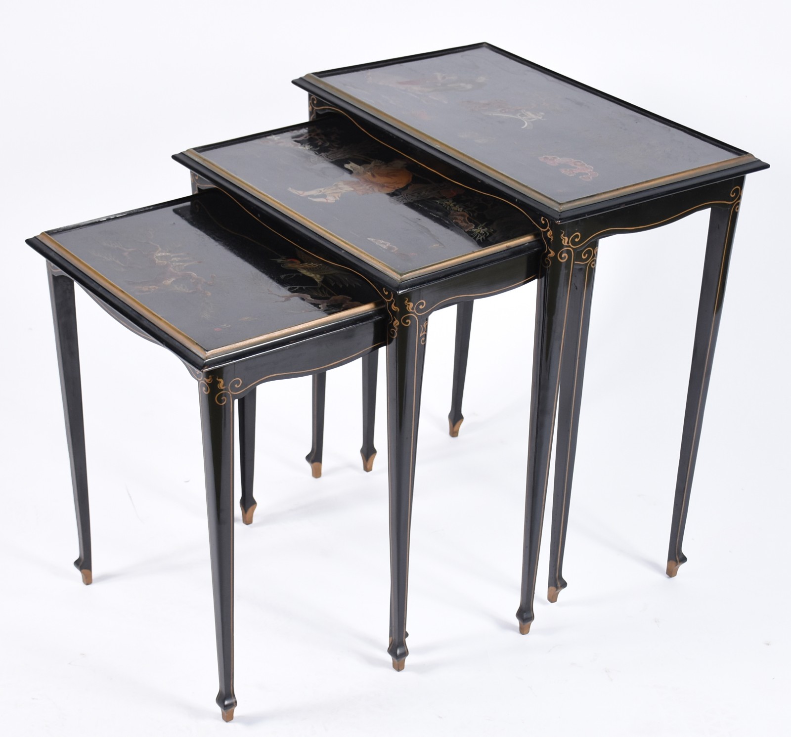 Mesa ninho de madeira com lacca negra decoradas nos tampos com cenas... - foto 1 de 5