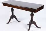 Mesa/aparador de madeira nobre estilo ingles, t... - Mesa/aparador de madeira nobre estilo ingles, tampo dobrável, apoio em duplo balaústre gomado terminando em tres pernas recurvas cada, ponteiras...