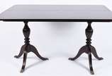 Mesa/aparador de madeira nobre estilo ingles, t... - Mesa/aparador de madeira nobre estilo ingles, tampo dobrável, apoio em duplo balaústre gomado terminando em tres pernas recurvas cada, ponteiras...