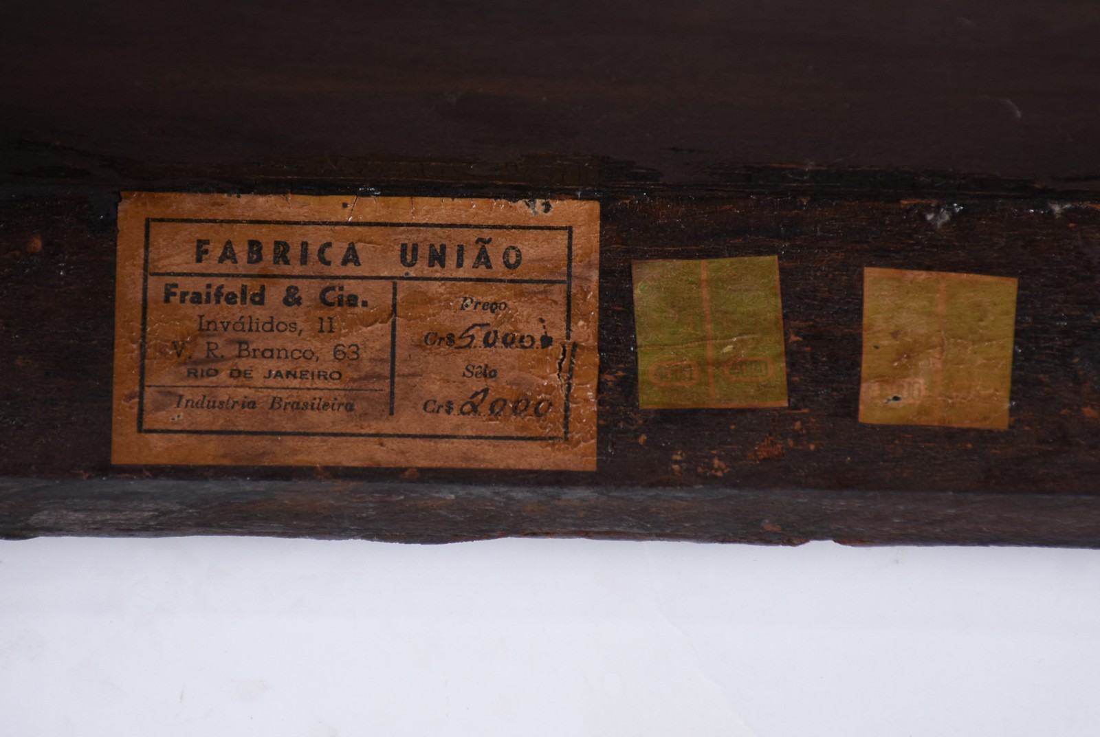 Par de grandes poltronas de madeira nobre torneada com forração de... - foto 7 de 8