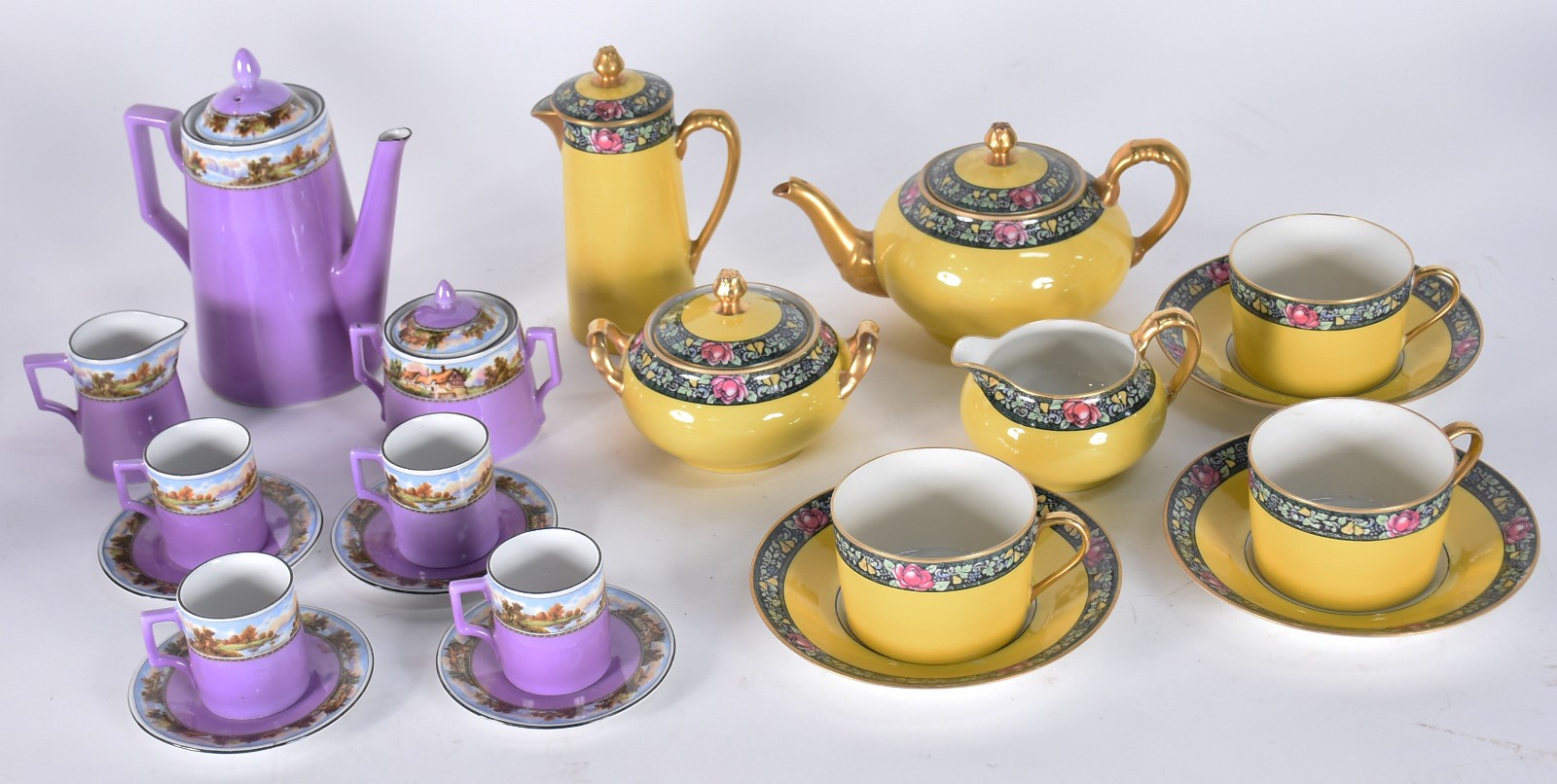 Dois conjuntos, sendo: serviço de porcelana tcheca para café na cor... - foto 1 de 4
