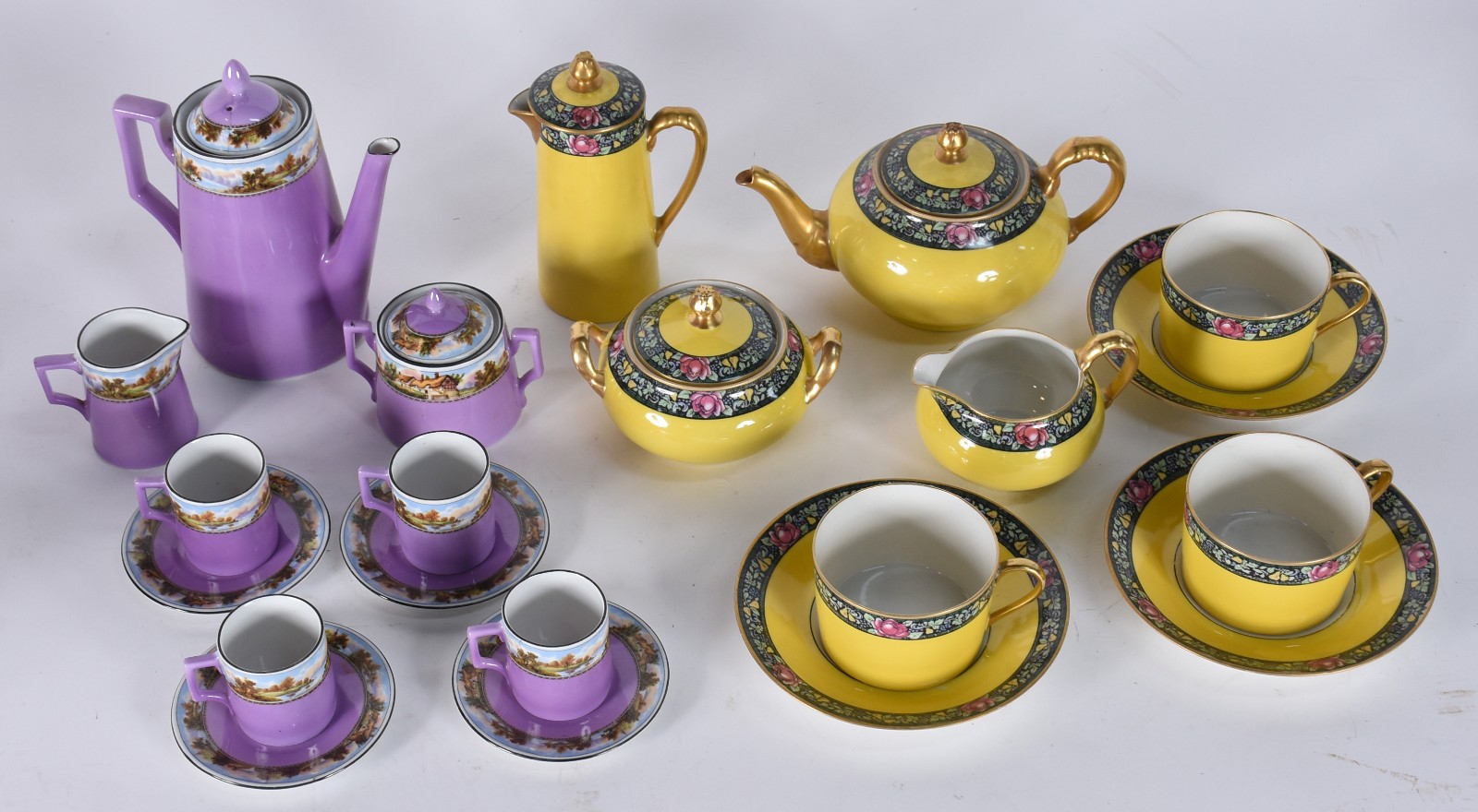 Dois conjuntos, sendo: serviço de porcelana tcheca para café na cor... - foto 2 de 4