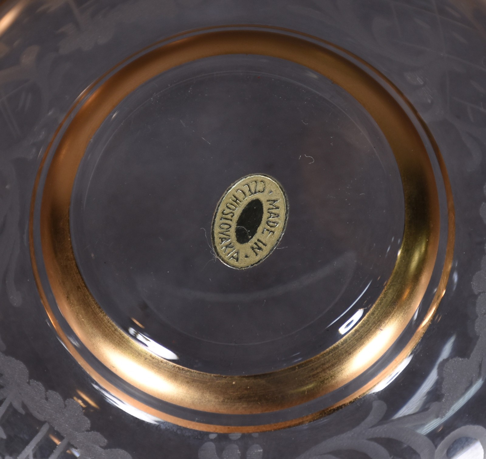 Oito peças, sendo: Conjunto de saladeira com 6 bowls de cristal... - foto 4 de 4