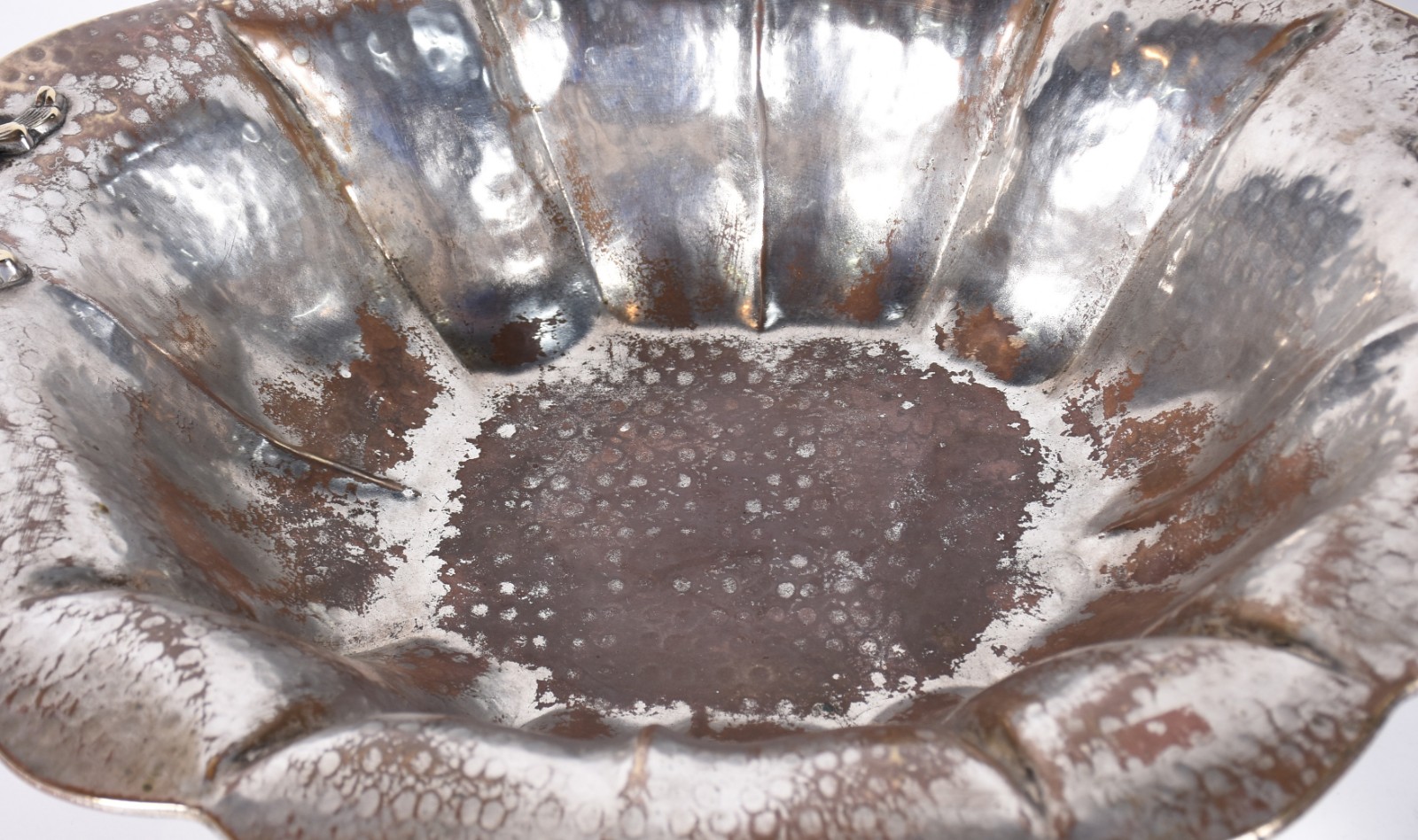 Diversas peças de metal, sendo: 2 fruteiras, 6 taças de pé alto para... - foto 9 de 9