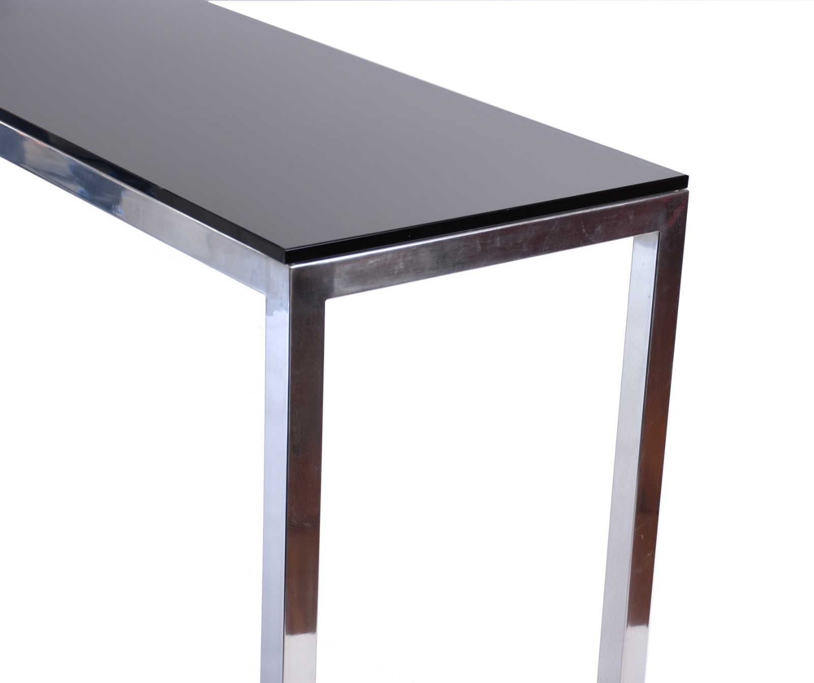 Aparador de metal, tampo de vidro, design moderno (Retirada no... - foto 4 de 6