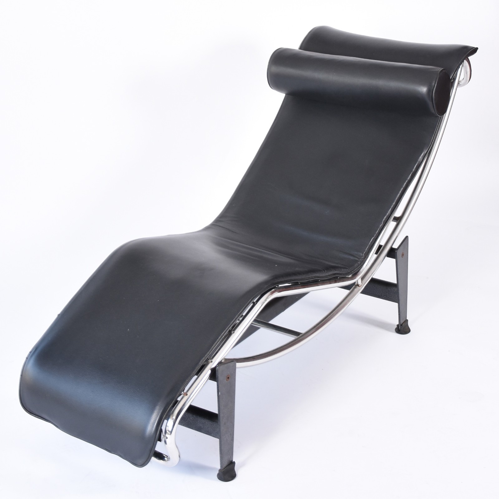 Poltrona (chaise longue) "Le Corbusier", partes oxidadas. (Retirada... - foto 2 de 6