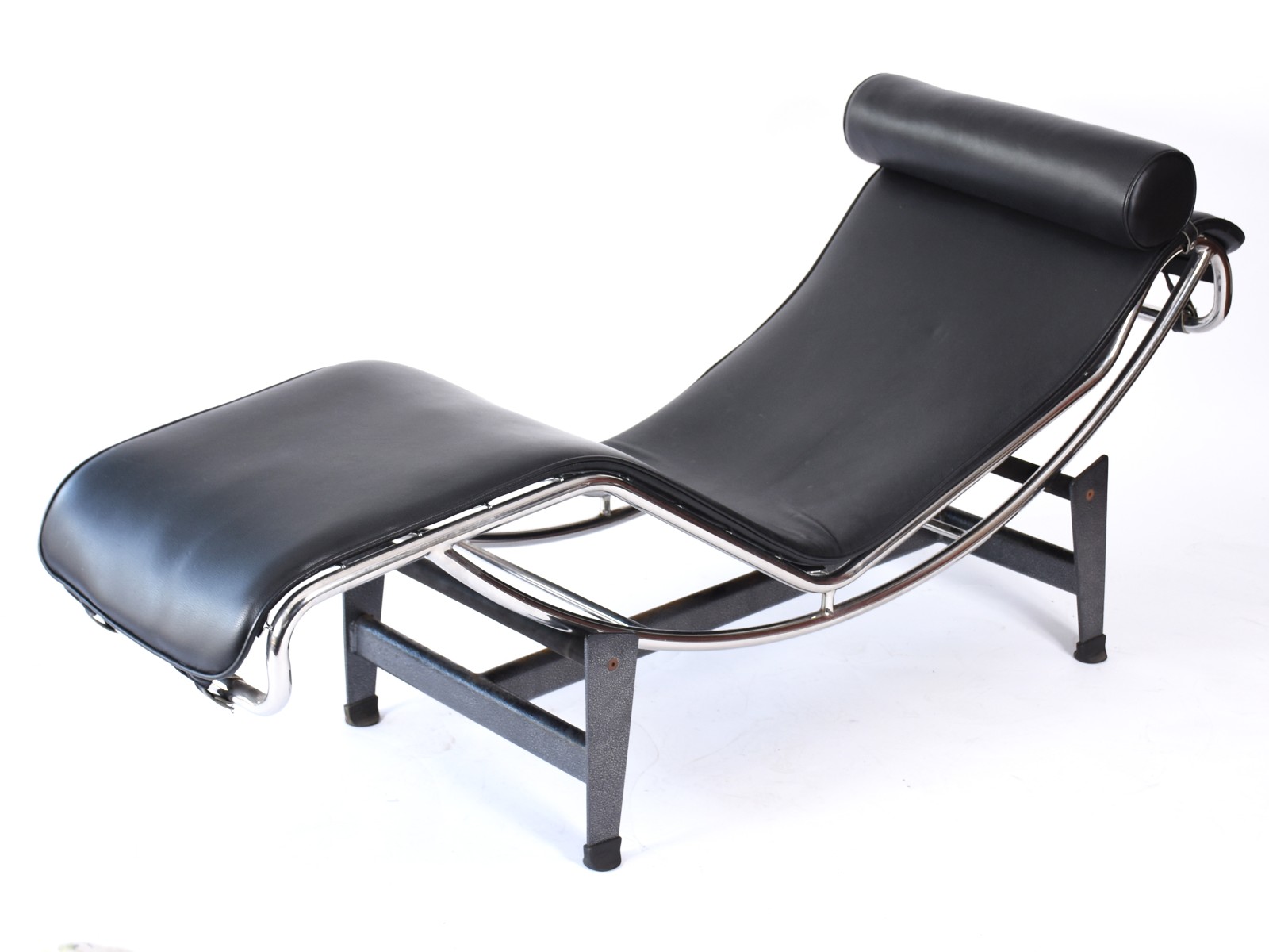 Poltrona "Chaise Longue" "Le Corbusier", partes oxidadas (Retirada no... - foto 2 de 6