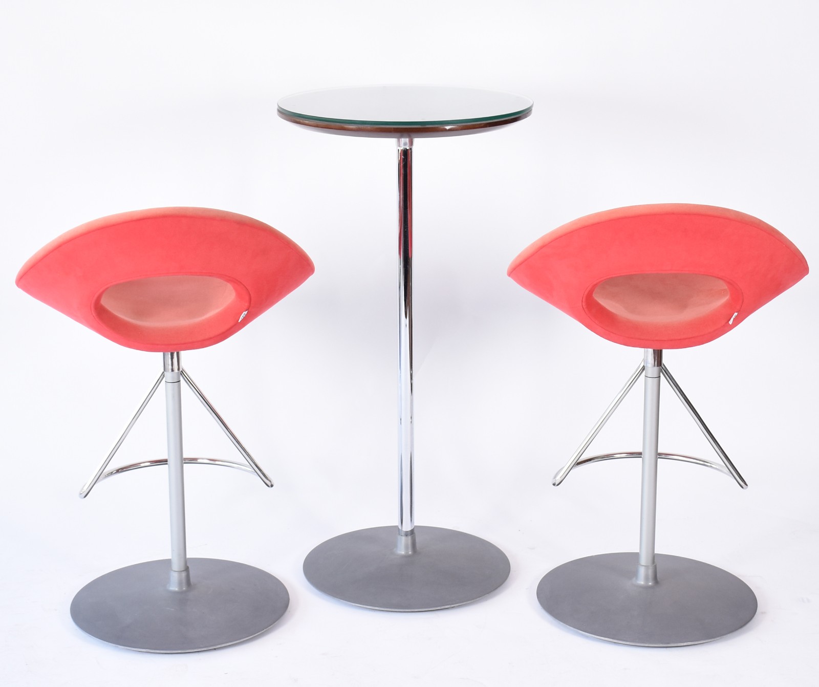 Clássica Design (2001), Cadeiras Heros Bar/ Mesa Círculo Bar - foto 3 de 10