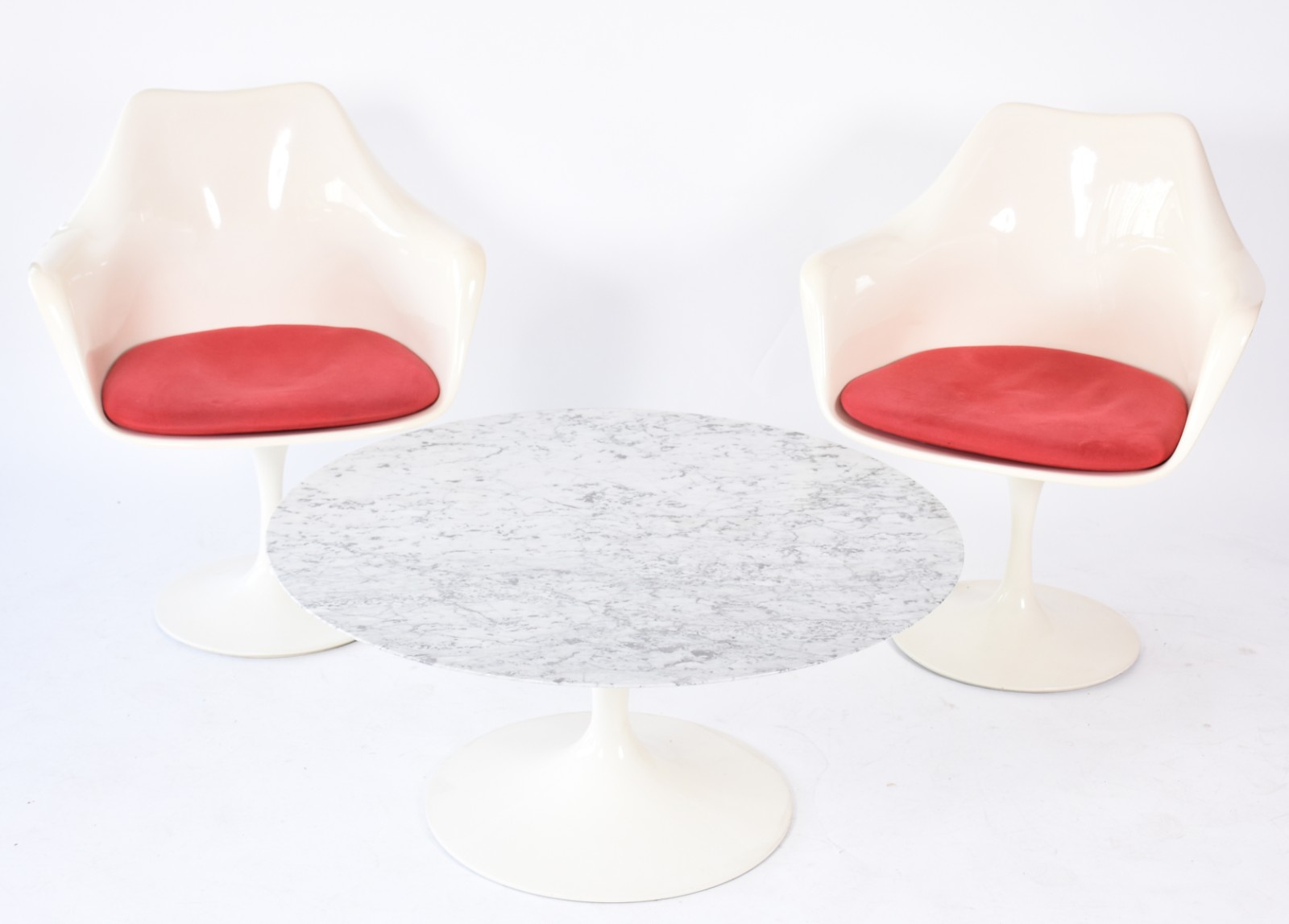 Clássica Design (2001), Mesa e Cadeiras Saarinen com braços - foto 2 de 10