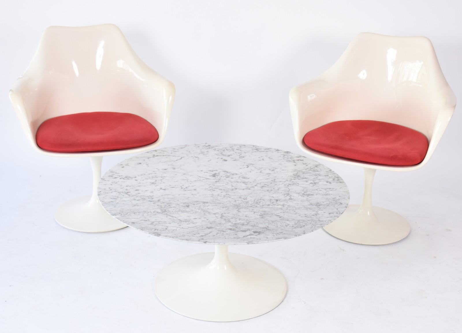 Clássica Design (2001), Mesa e Cadeiras Saarinen com braços - foto 3 de 10