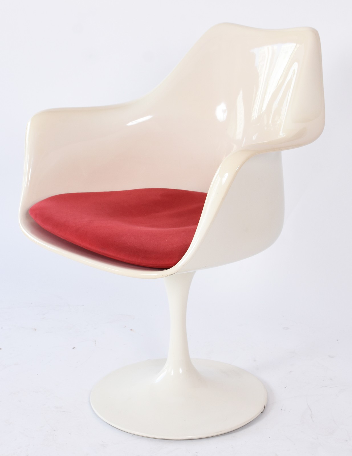 Clássica Design (2001), Mesa e Cadeiras Saarinen com braços - foto 6 de 10