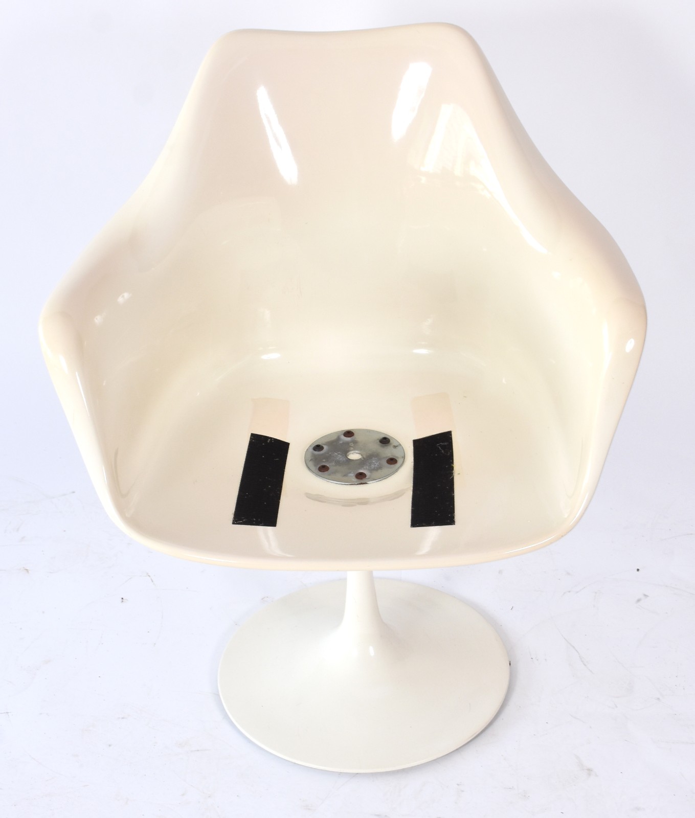 Clássica Design (2001), Mesa e Cadeiras Saarinen com braços - foto 7 de 10