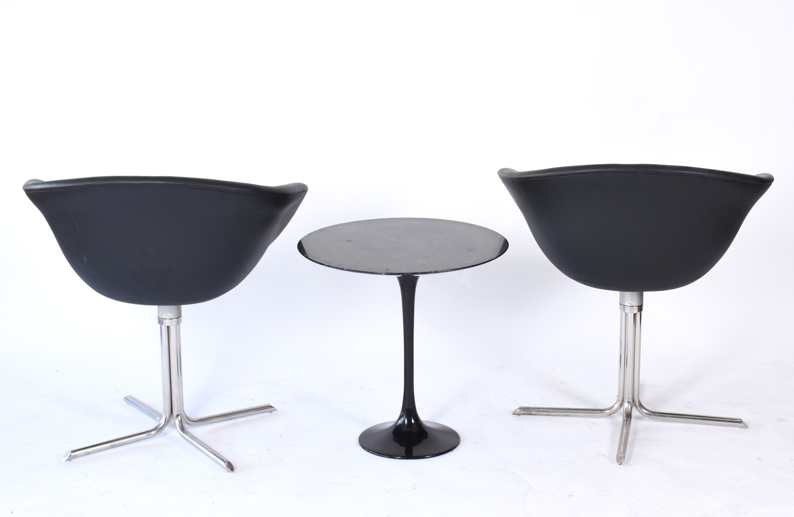 Clássica Design (2001), Cadeiras Ergo - soft / Mesa Saarinen - foto 3 de 9