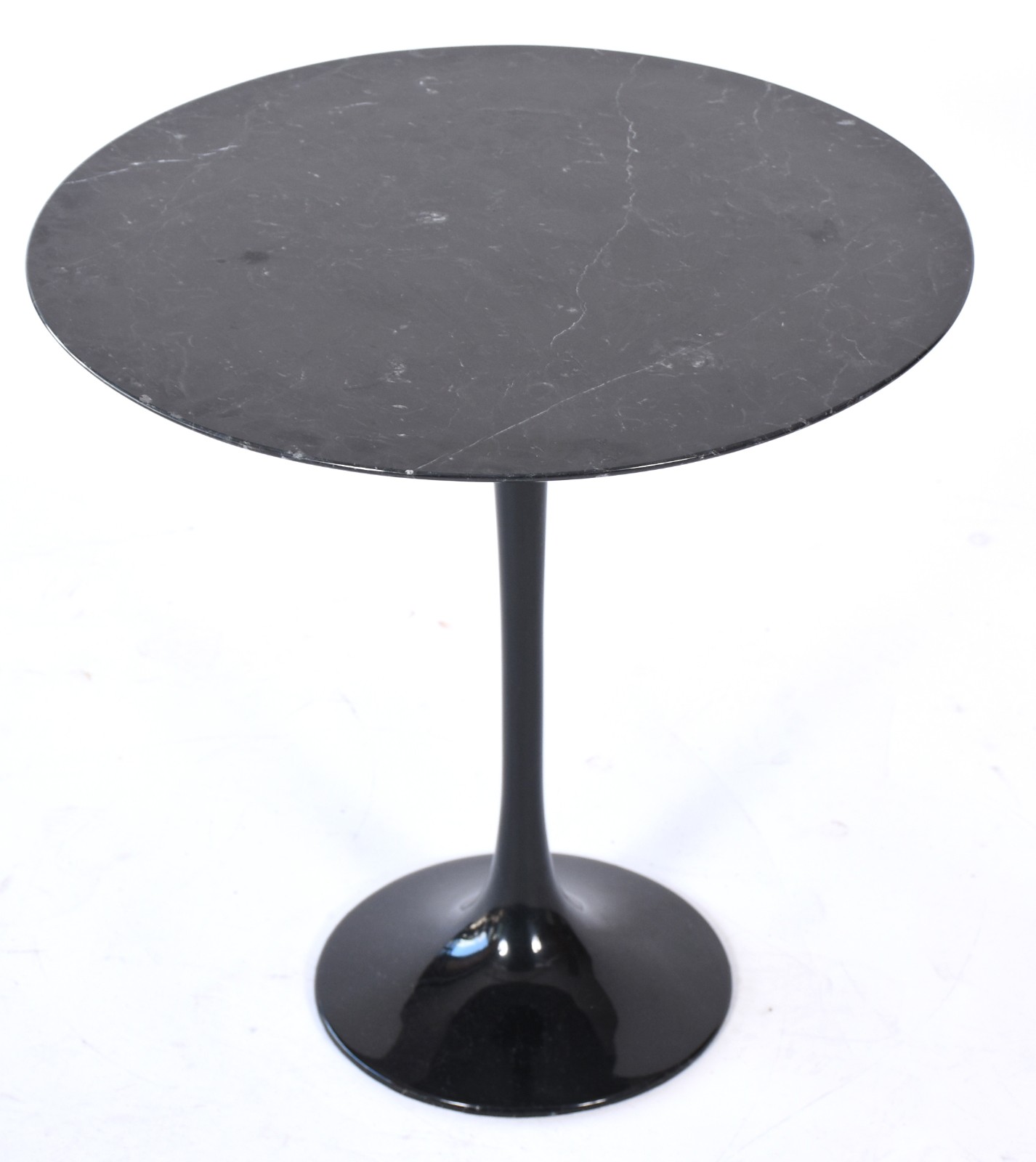 Clássica Design (2001), Cadeiras Ergo - soft / Mesa Saarinen - foto 4 de 9