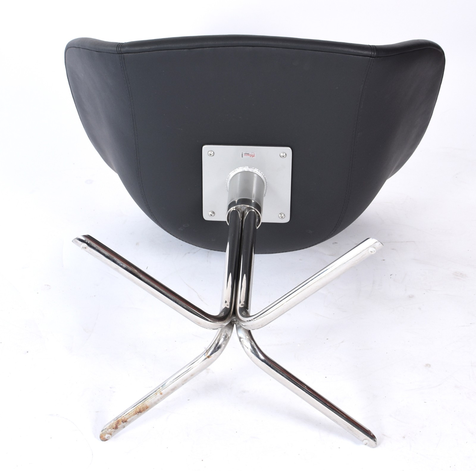 Clássica Design (2001), Cadeiras Ergo - soft / Mesa Saarinen - foto 6 de 9