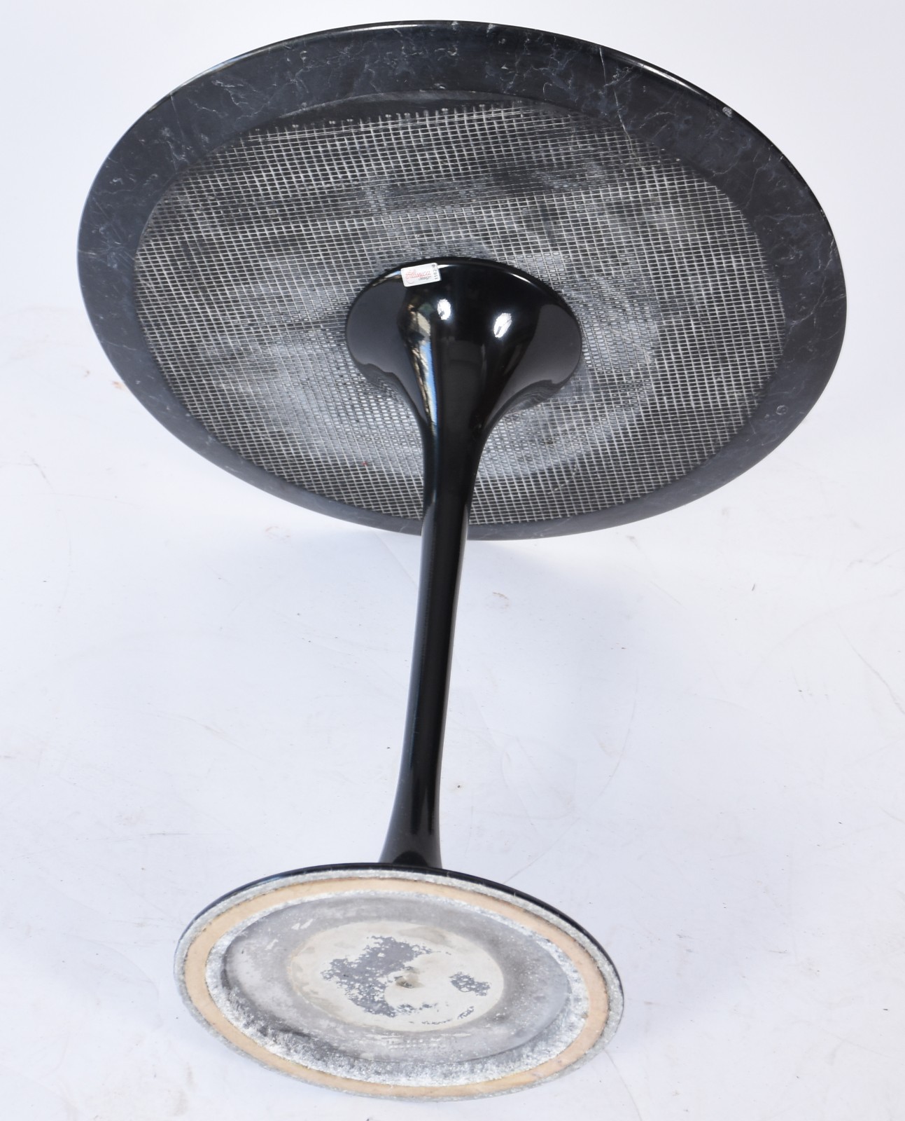 Clássica Design (2001), Cadeiras Ergo - soft / Mesa Saarinen - foto 8 de 9