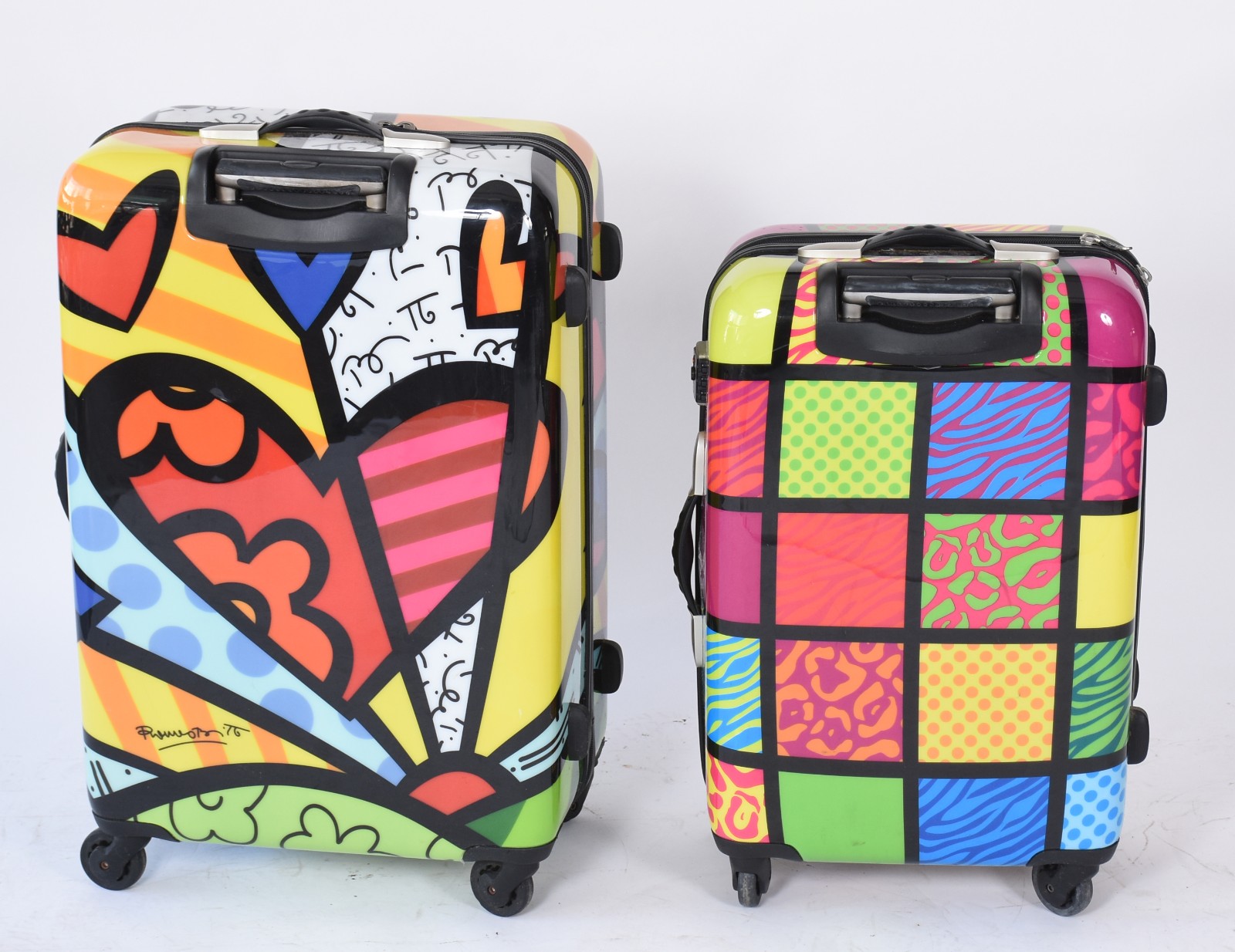 Duas malas "Romero Britto" -"Heys" com desgastes nas rodinhas, um... - foto 3 de 11