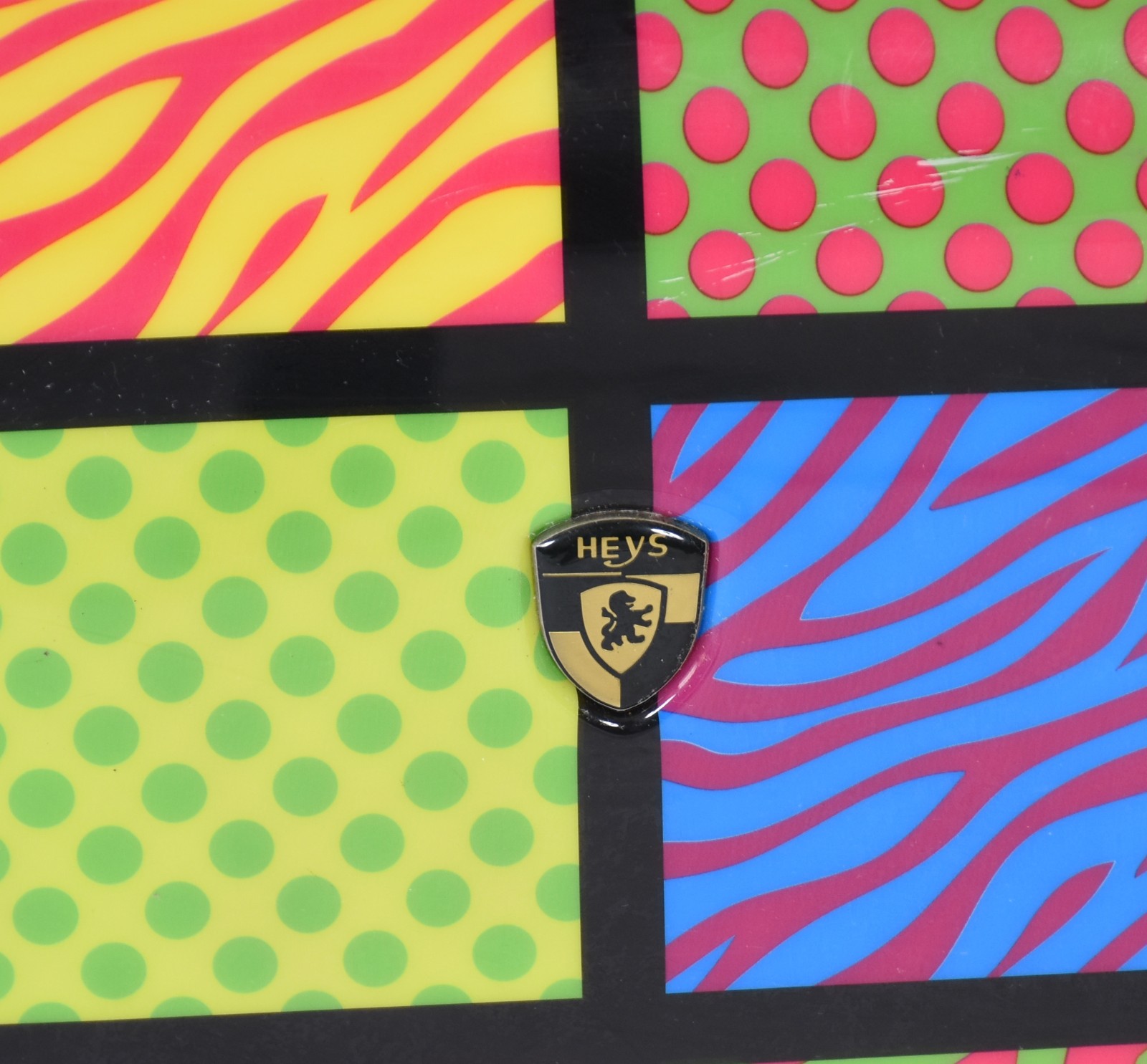 Duas malas "Romero Britto" -"Heys" com desgastes nas rodinhas, um... - foto 5 de 11