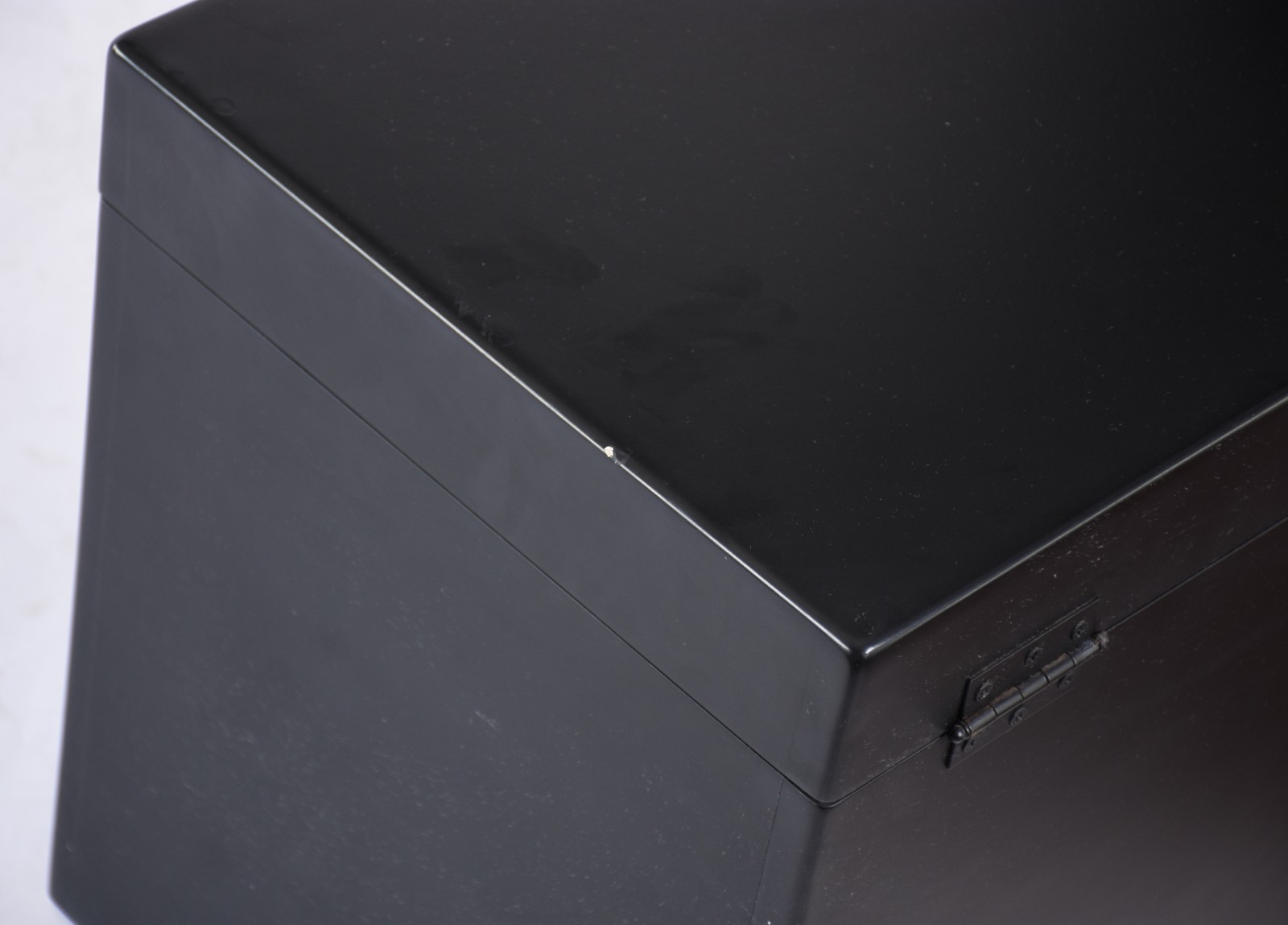 Conjunto com aparador com bases de vidro e tampo preto. Acompanha... - foto 9 de 9