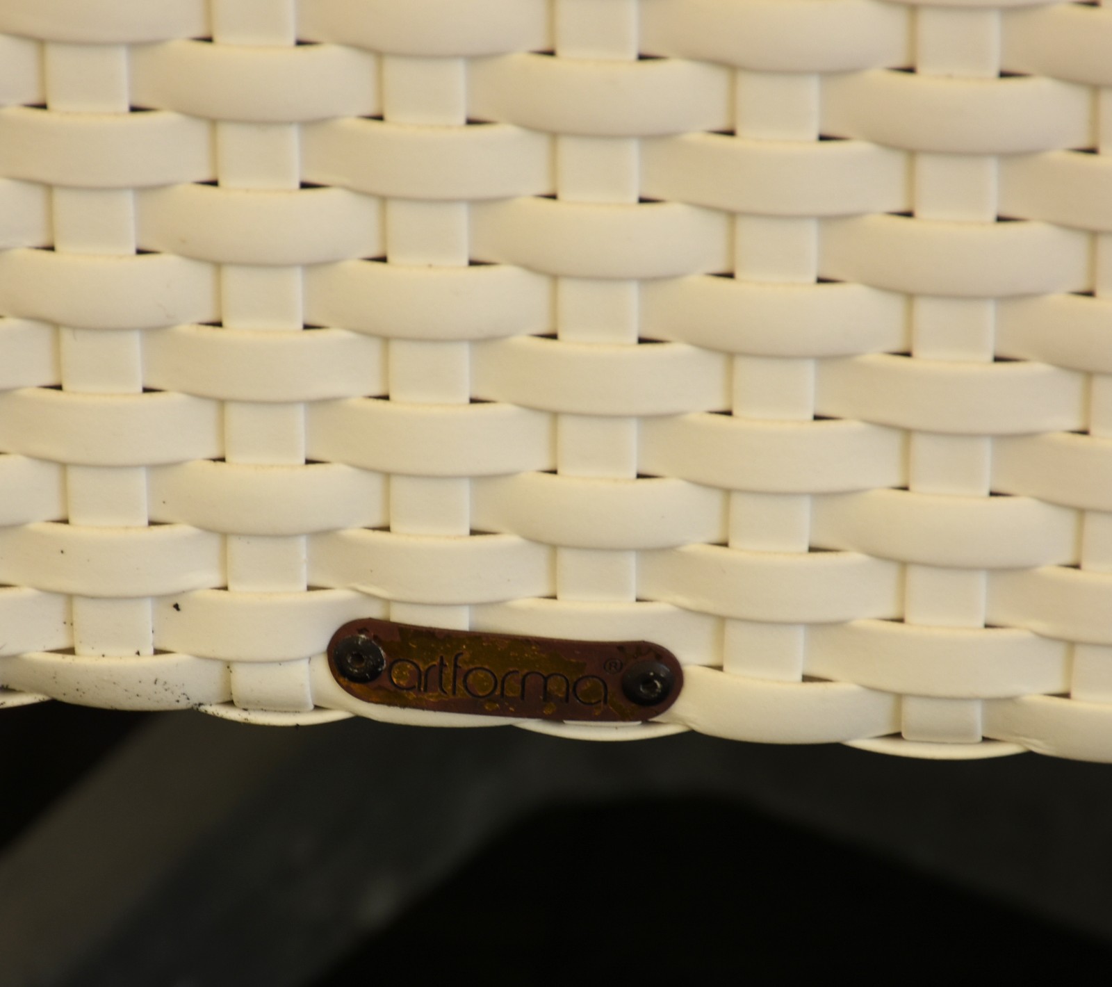 Conjunto composto de: Sofá para tres lugares, par de poltronas... - foto 2 de 5