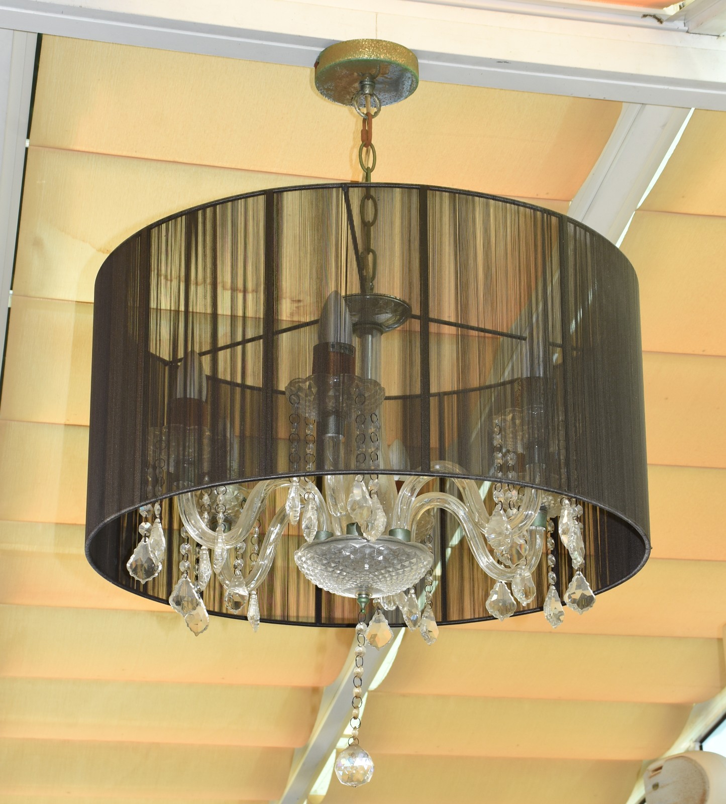 Lustre para 6 luzes de vidro com pingentes lapidados e redoma de... - foto 1 de 3