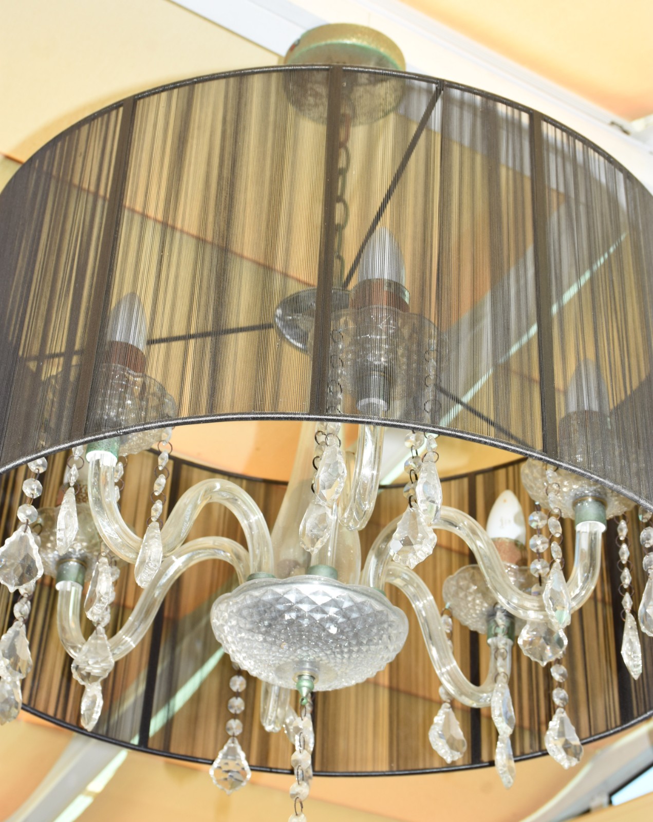 Lustre para 6 luzes de vidro com pingentes lapidados e redoma de... - foto 2 de 3