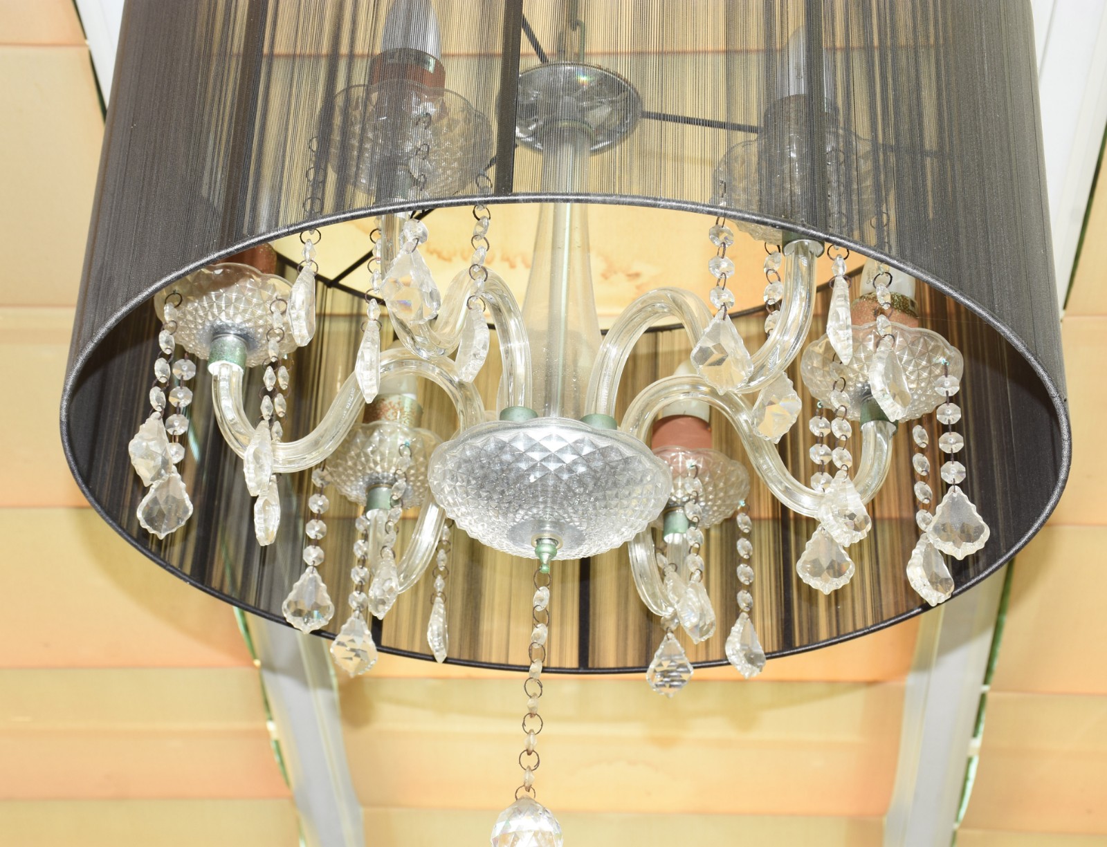 Lustre para 6 luzes de vidro com pingentes lapidados e redoma de... - foto 3 de 3