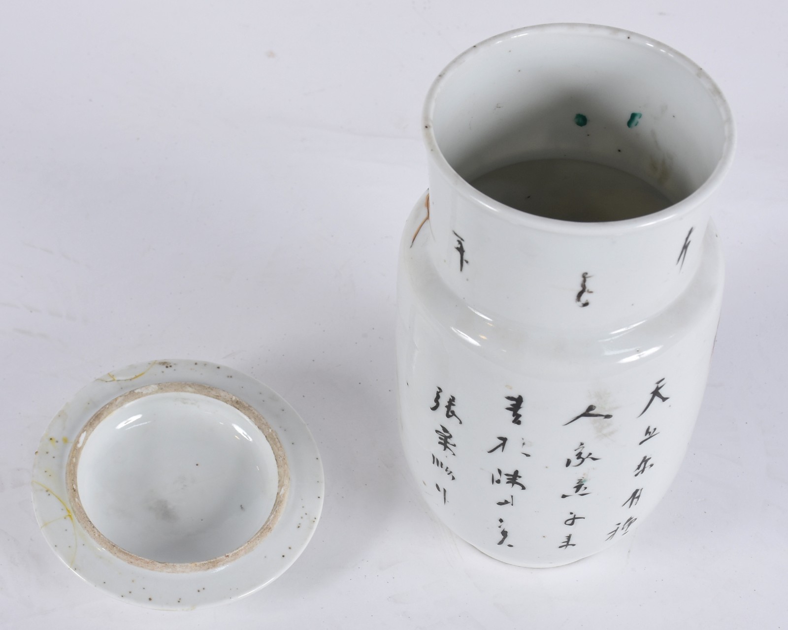Antigo pote de porcelana chinesa decorado com cena típica em... - foto 4 de 7