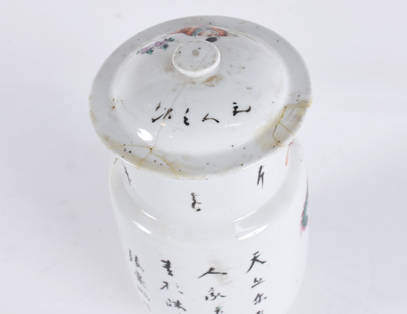 Antigo pote de porcelana chinesa decorado com cena típica em... - foto 5 de 7