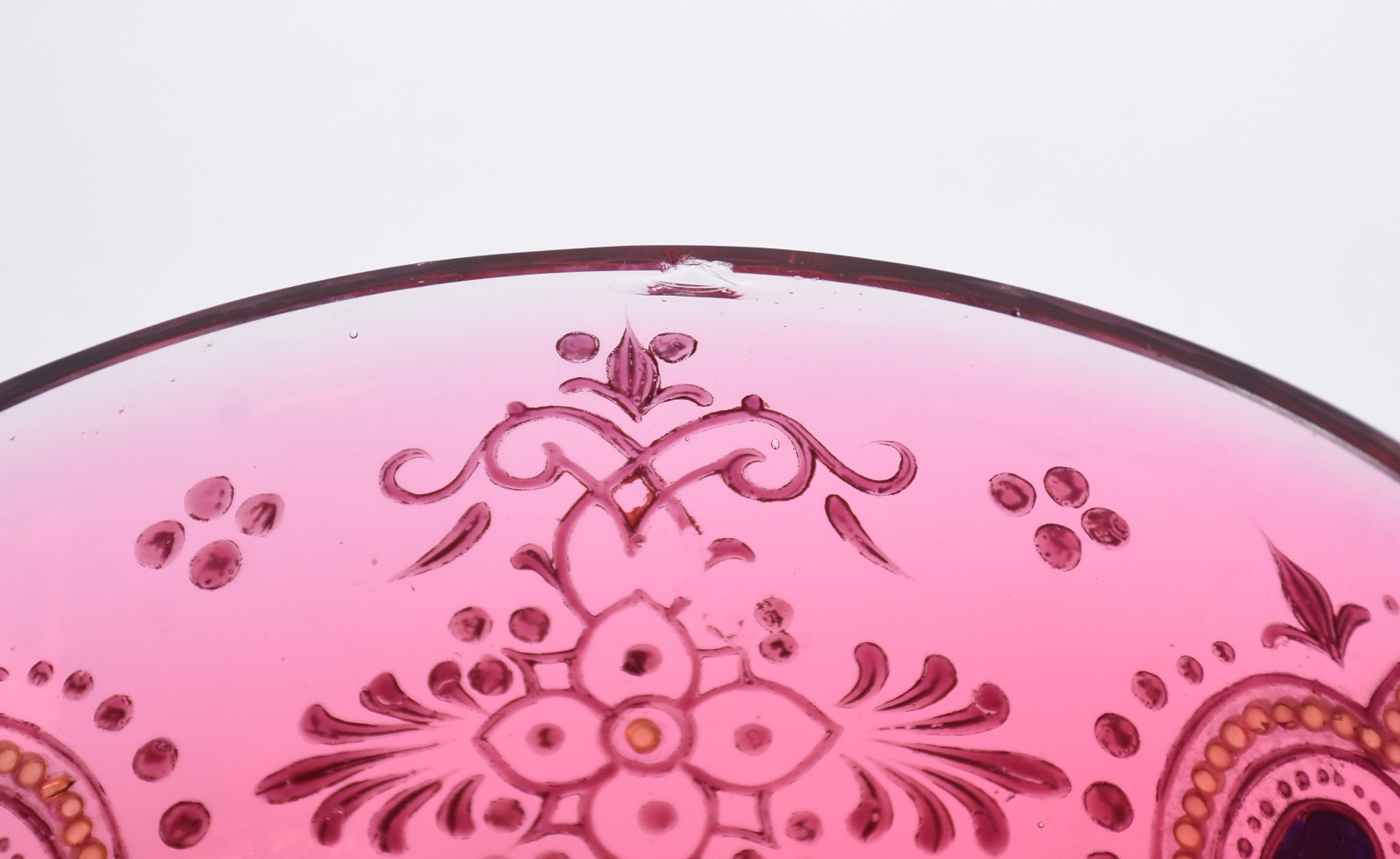 Grande potiche de cristal europeu na cor rosa, ricamente decorado com... - foto 6 de 7