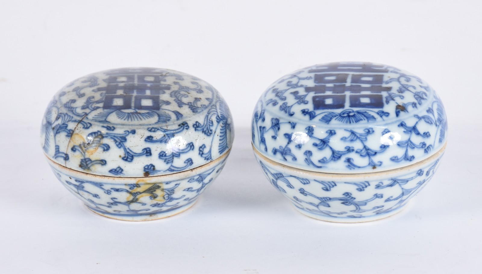 Duas antigas caixas de porcelana chinesa azul e branca, feitio... - foto 1 de 6