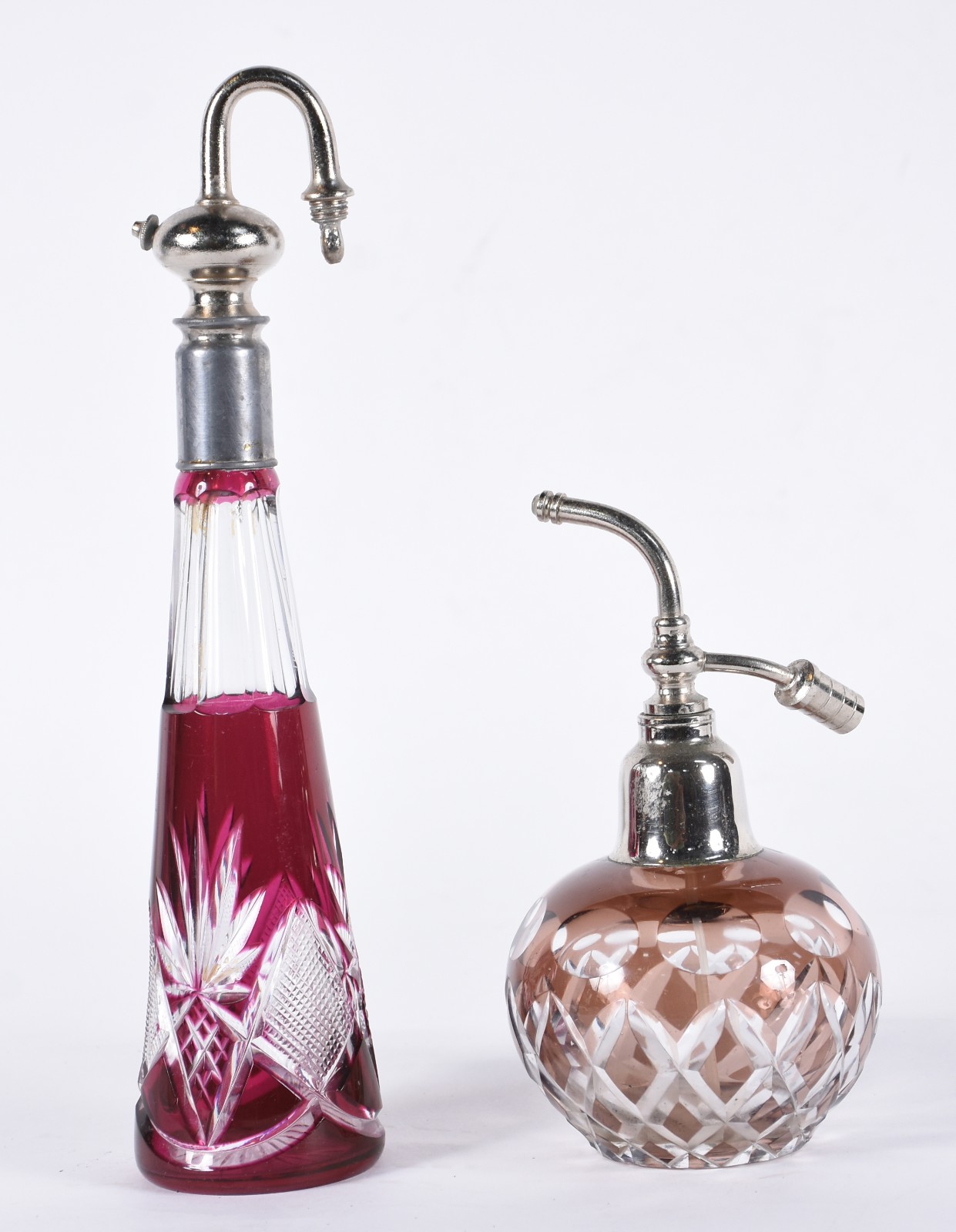 Dois perfumeiros de cristal europeu doublé rubi e marrom lapidados... - foto 1 de 4