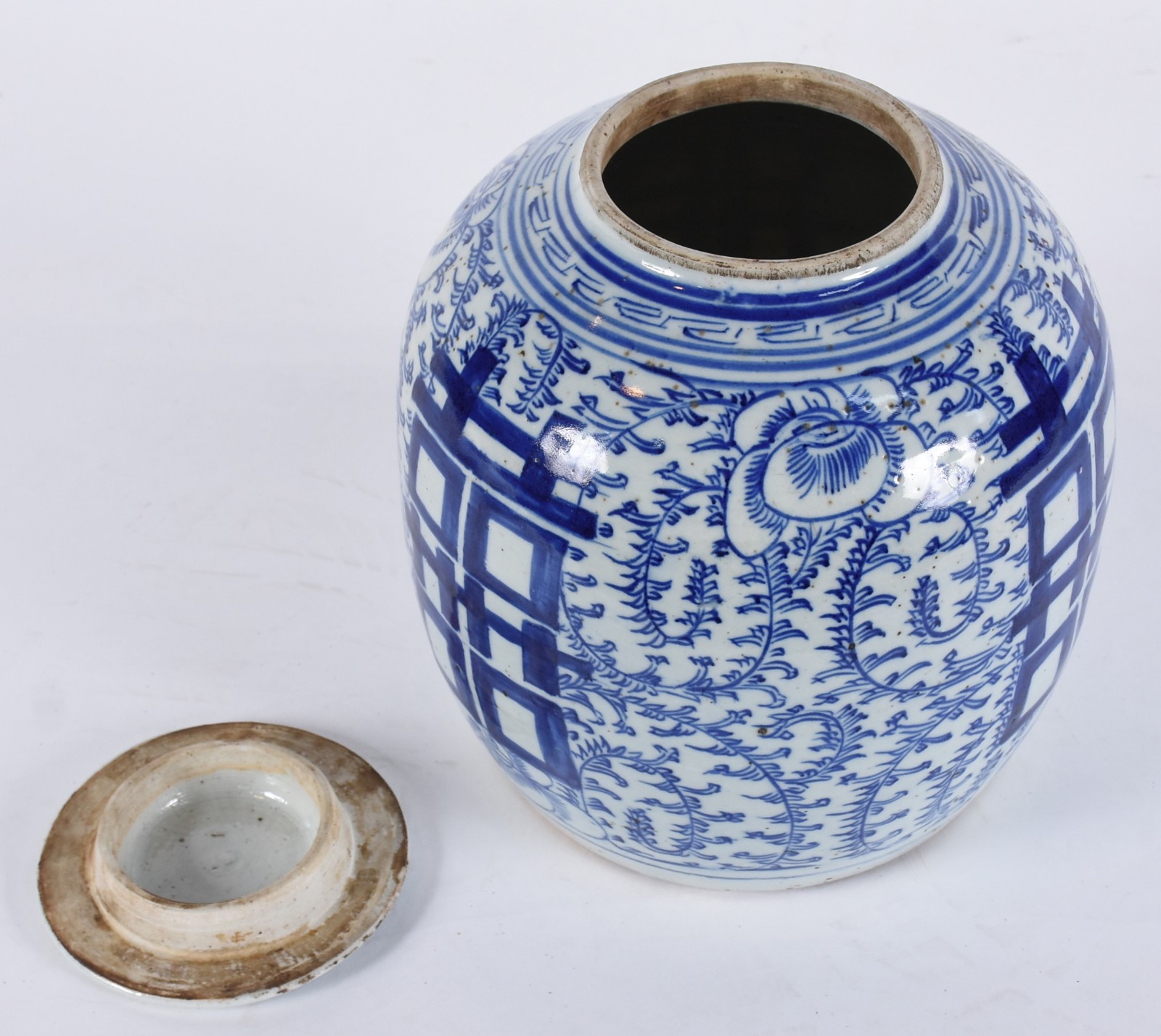Potiche antigo de porcelana chinesa em azul e branco decorado com... - foto 4 de 6