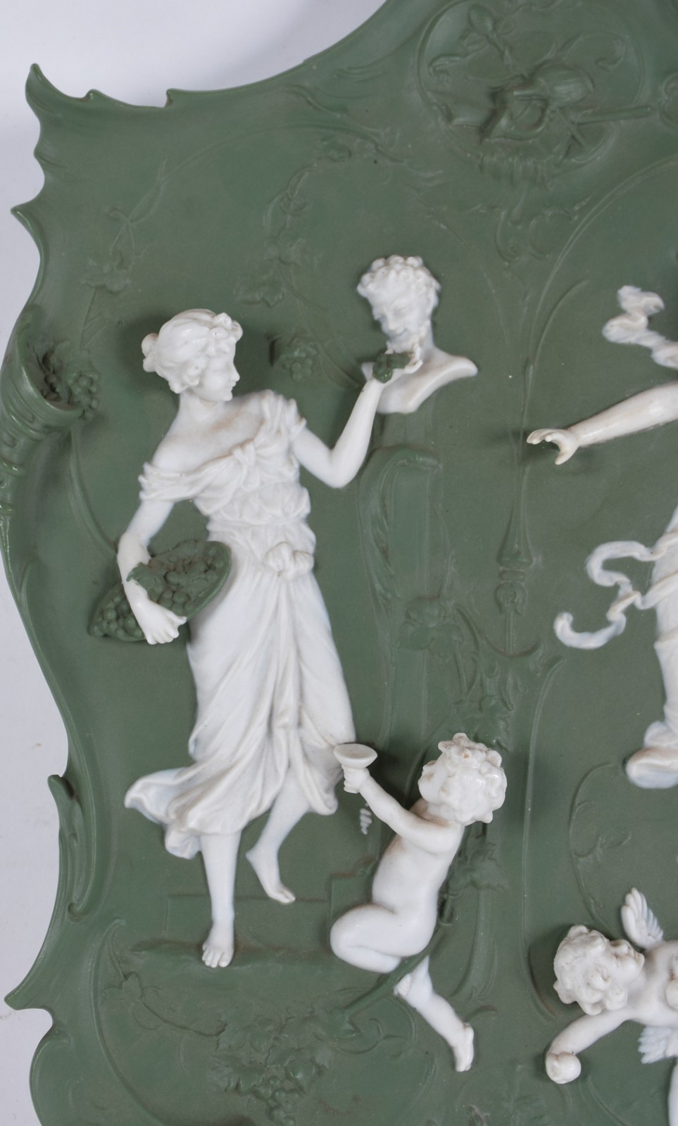 Placa em biscuit europeu verde e branco, ao gosto Wedgwood... - foto 2 de 4