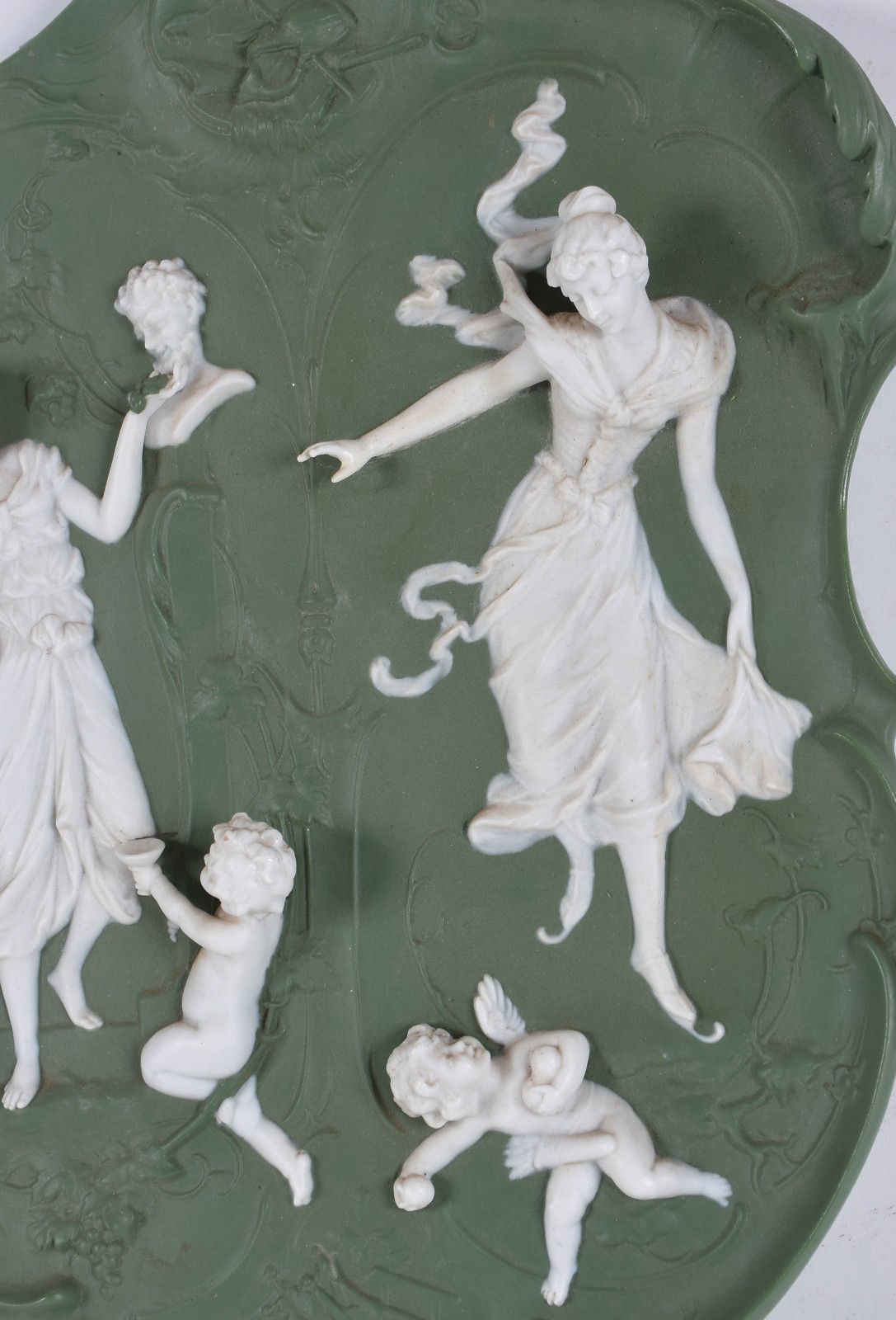 Placa em biscuit europeu verde e branco, ao gosto Wedgwood... - foto 3 de 4