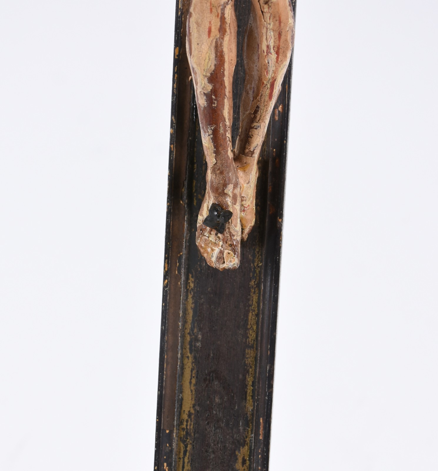 Crucifixo português de madeira policromada com figura de Cristo... - foto 4 de 9