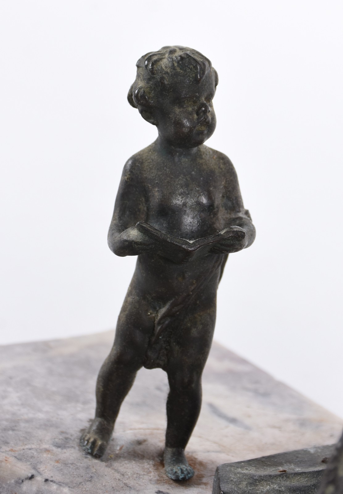 Tinteiro base de mármore e 2 figuras de petit bronze. - foto 2 de 5