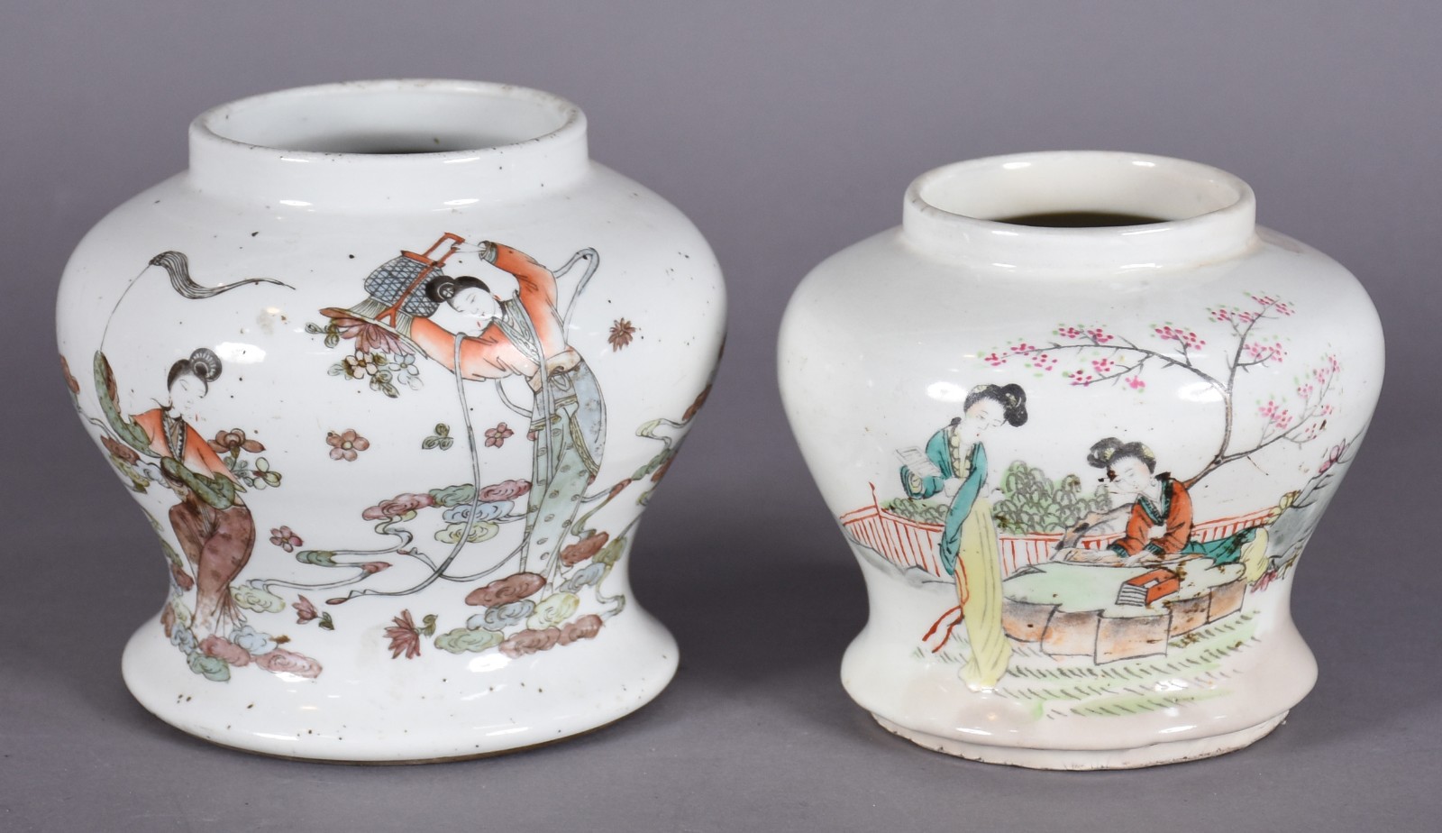 Par de antigos vasos de porcelana chinesa sem tampas, decoração com... - foto 1 de 7