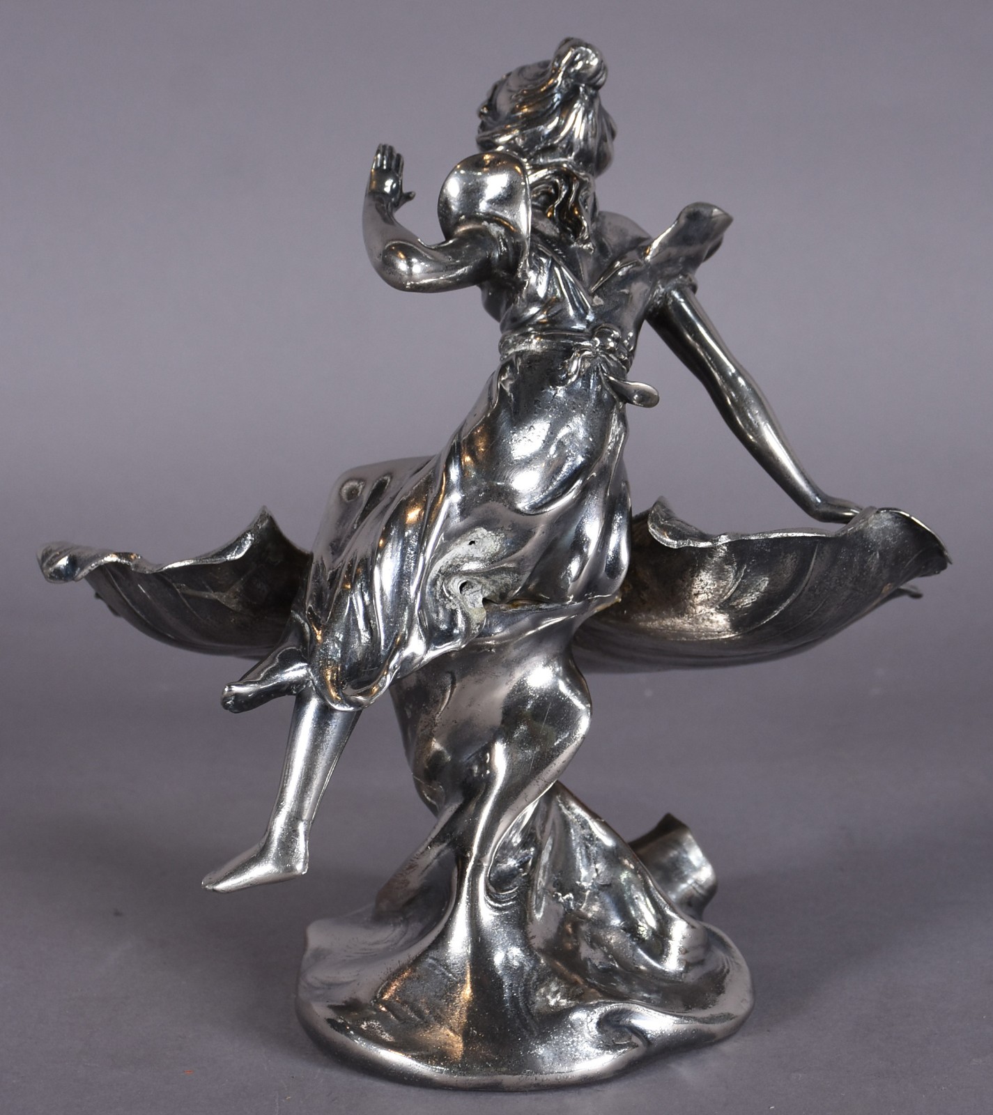 Porta cartão Art nouveau de metal representando figura feminina... - foto 3 de 8