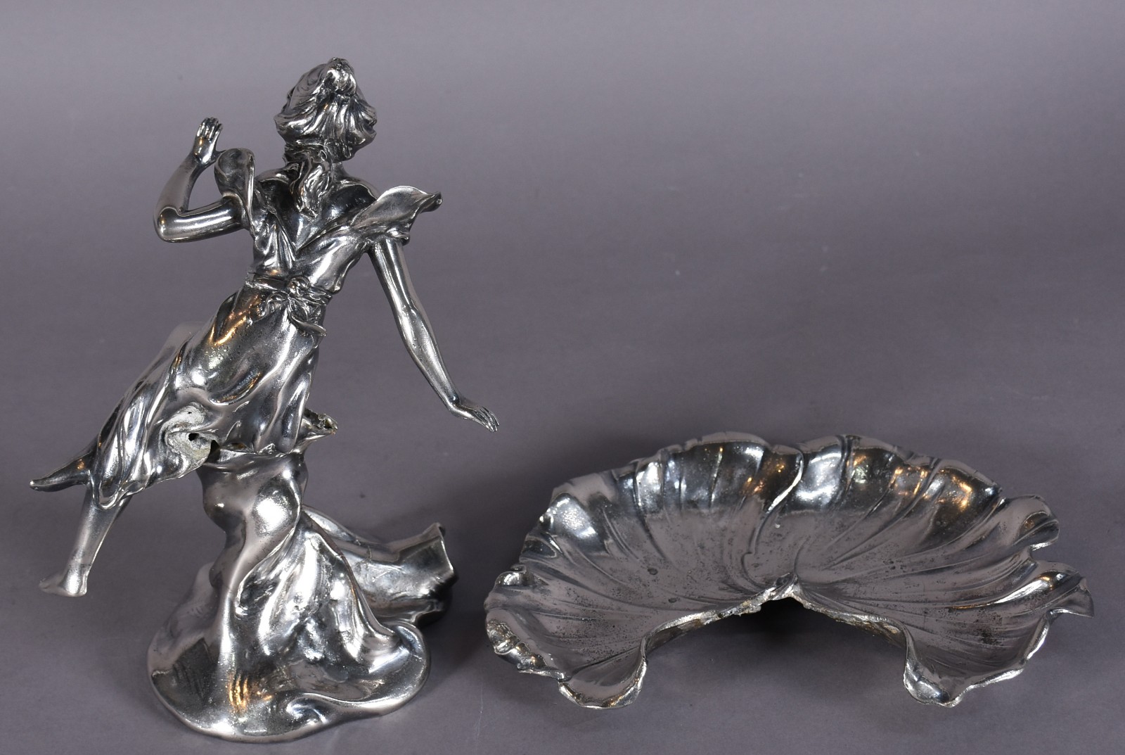 Porta cartão Art nouveau de metal representando figura feminina... - foto 4 de 8