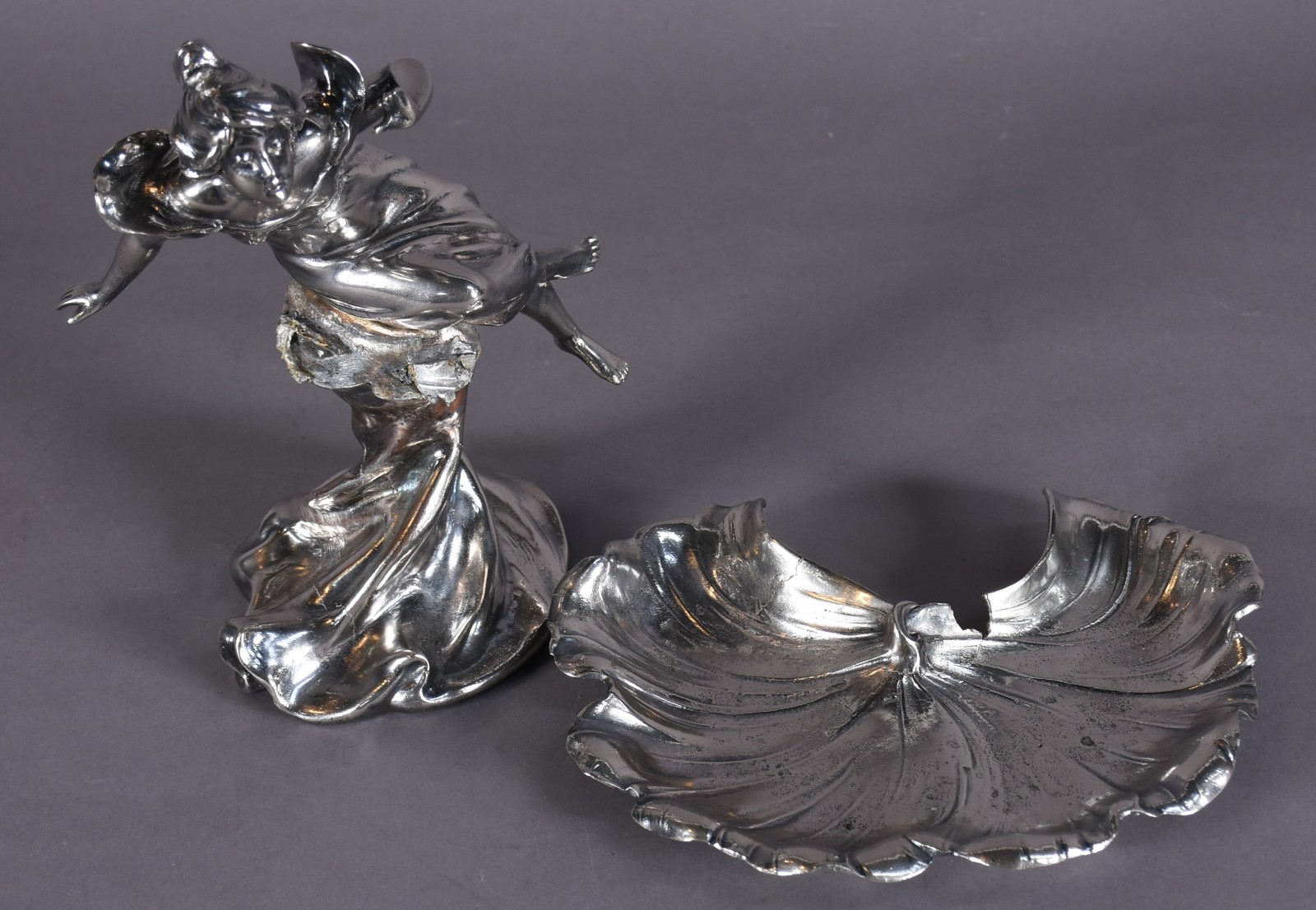 Porta cartão Art nouveau de metal representando figura feminina... - foto 5 de 8