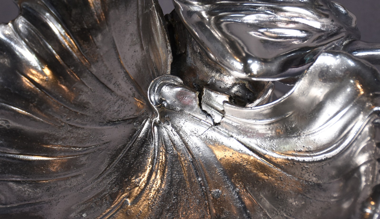 Porta cartão Art nouveau de metal representando figura feminina... - foto 8 de 8
