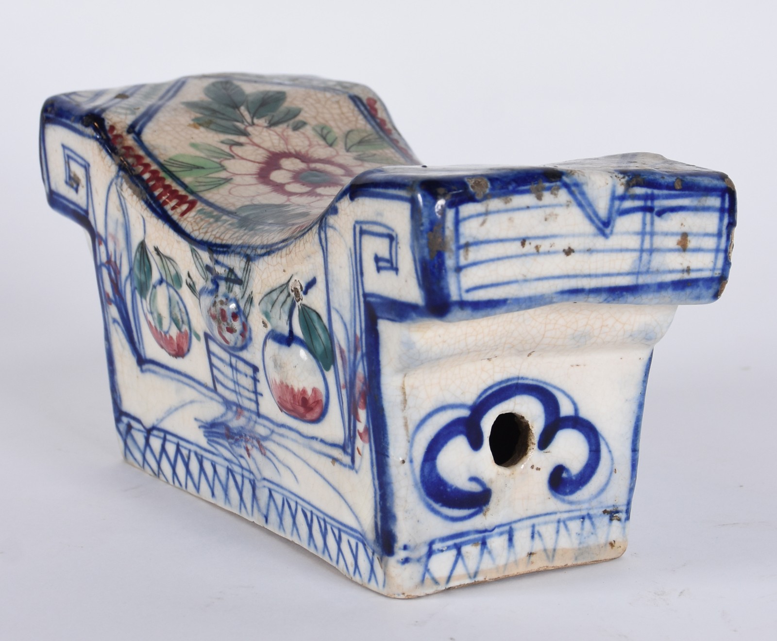 Antiga almofada de porcelana chinesa decorada em tons de azul, selo... - foto 2 de 7